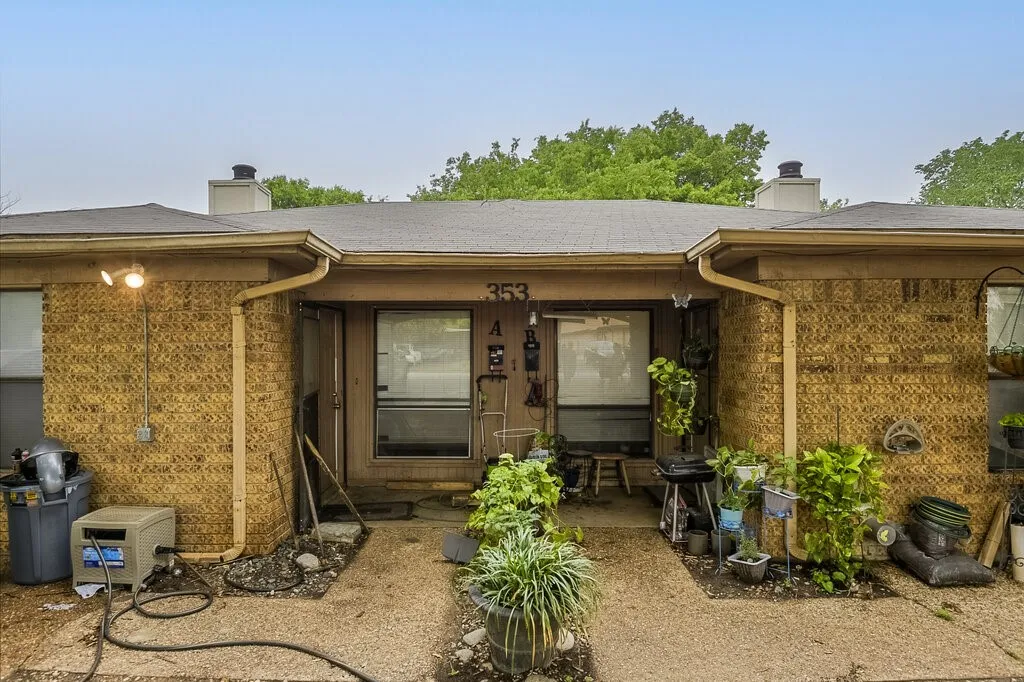 Duplex For Sale in Johnson County , 353 N Field Street, Burleson, Texas 76028, 4 Bedroom, 2 Bathroom, Garage spaces, 0 Sqft, built in 1984, Preowned, mls#21040945, Real Estate Agent in Burleson, Homes For Sale in Johnson county, Homes For Sale in Burleson, Realtor in Burleson Texas, Real Estate Brokerage Independent Realty Texas, Luminita Cordes Realtor