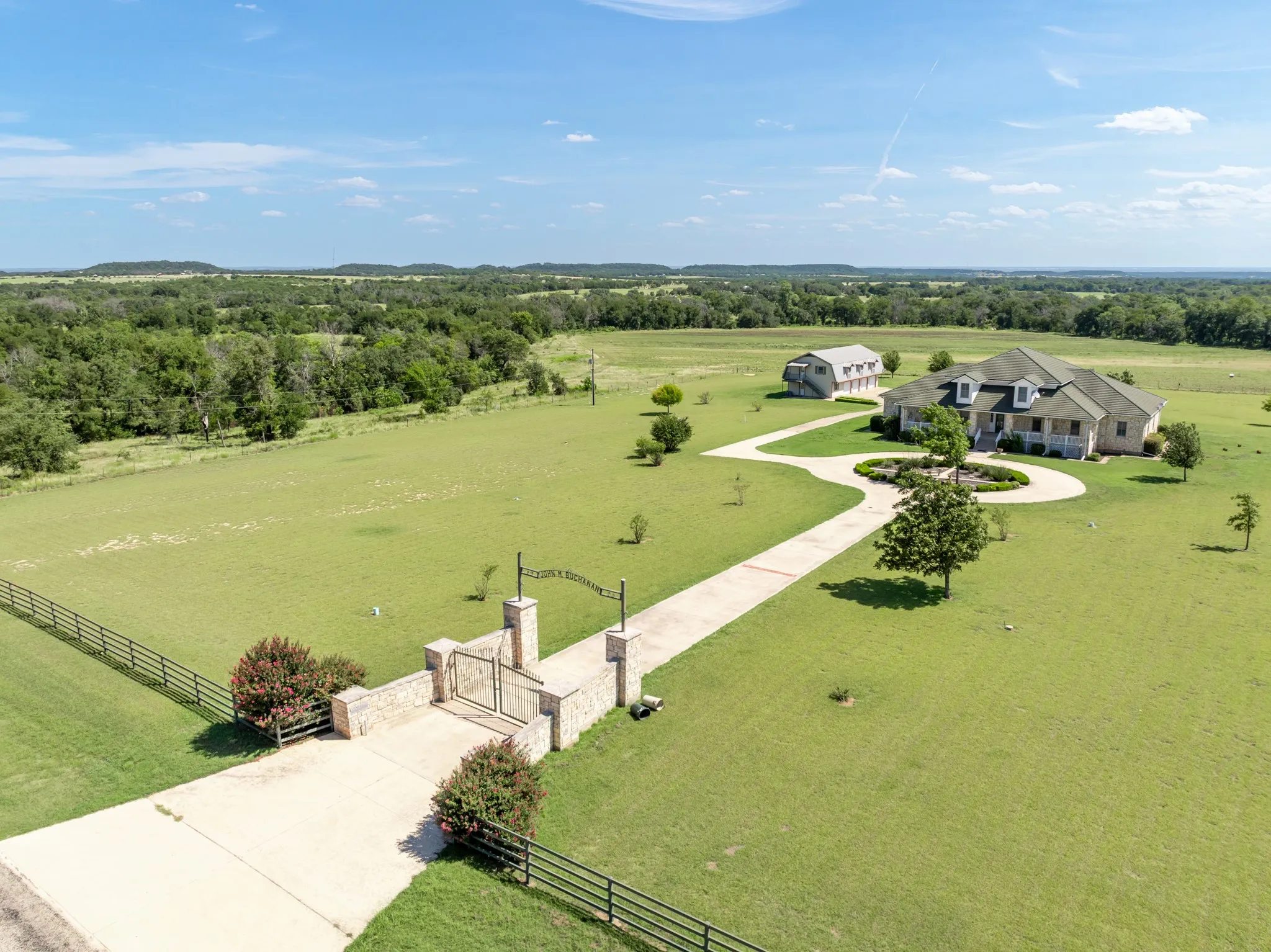 Single Family Residence For Sale in Bosque County , 664 Fm 182, Clifton, Texas 76634, 7 Bedroom, 5 Bathroom, 4 Garage spaces, 6,811 Sqft, built in 2000, mls#21043240, Real Estate Agent in Clifton, Homes For Sale in Bosque county, Homes For Sale in Clifton, Realtor in Clifton Texas, Real Estate Brokerage Independent Realty Texas, Luminita Cordes Realtor