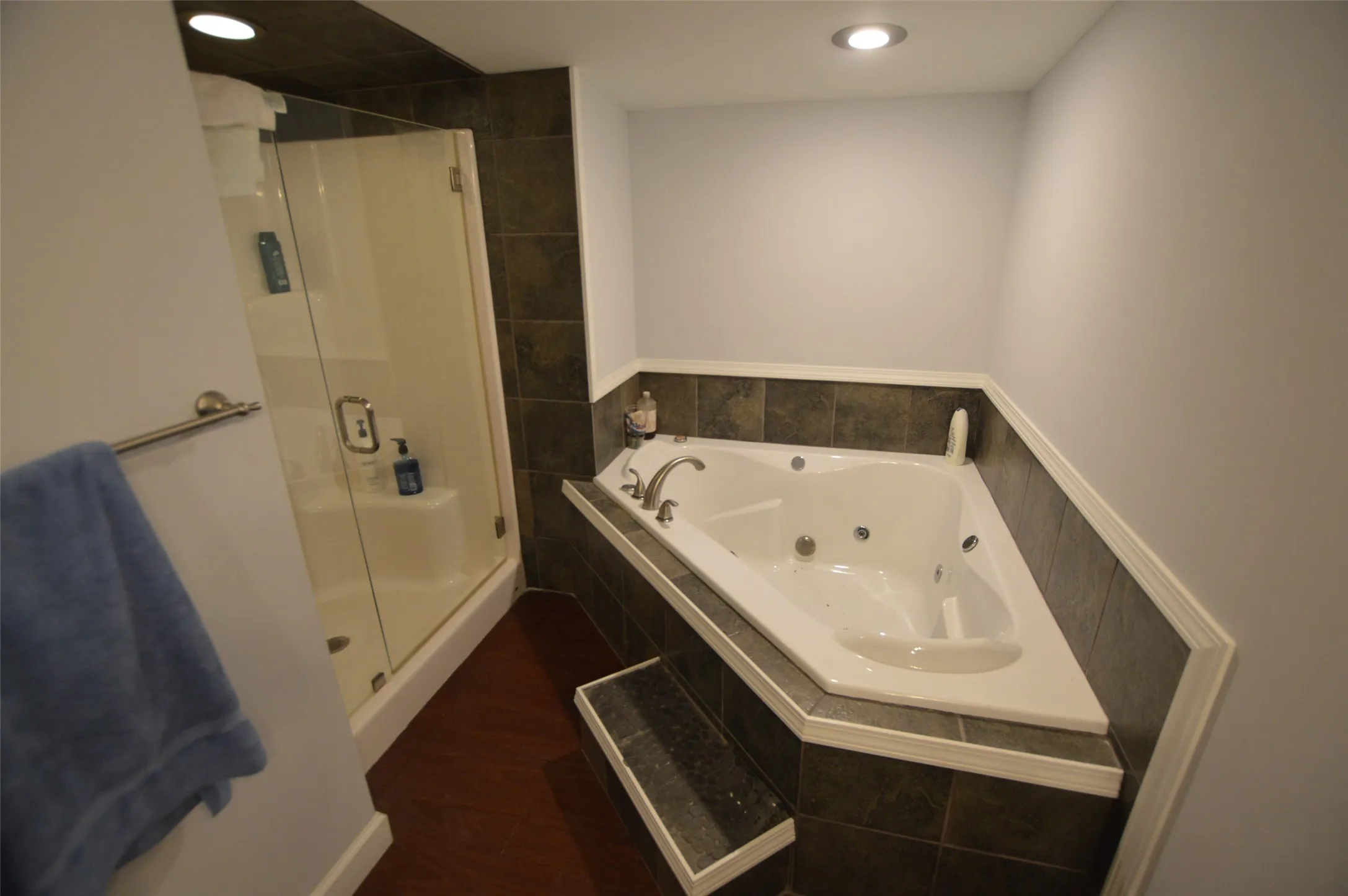 Also a walk in shower