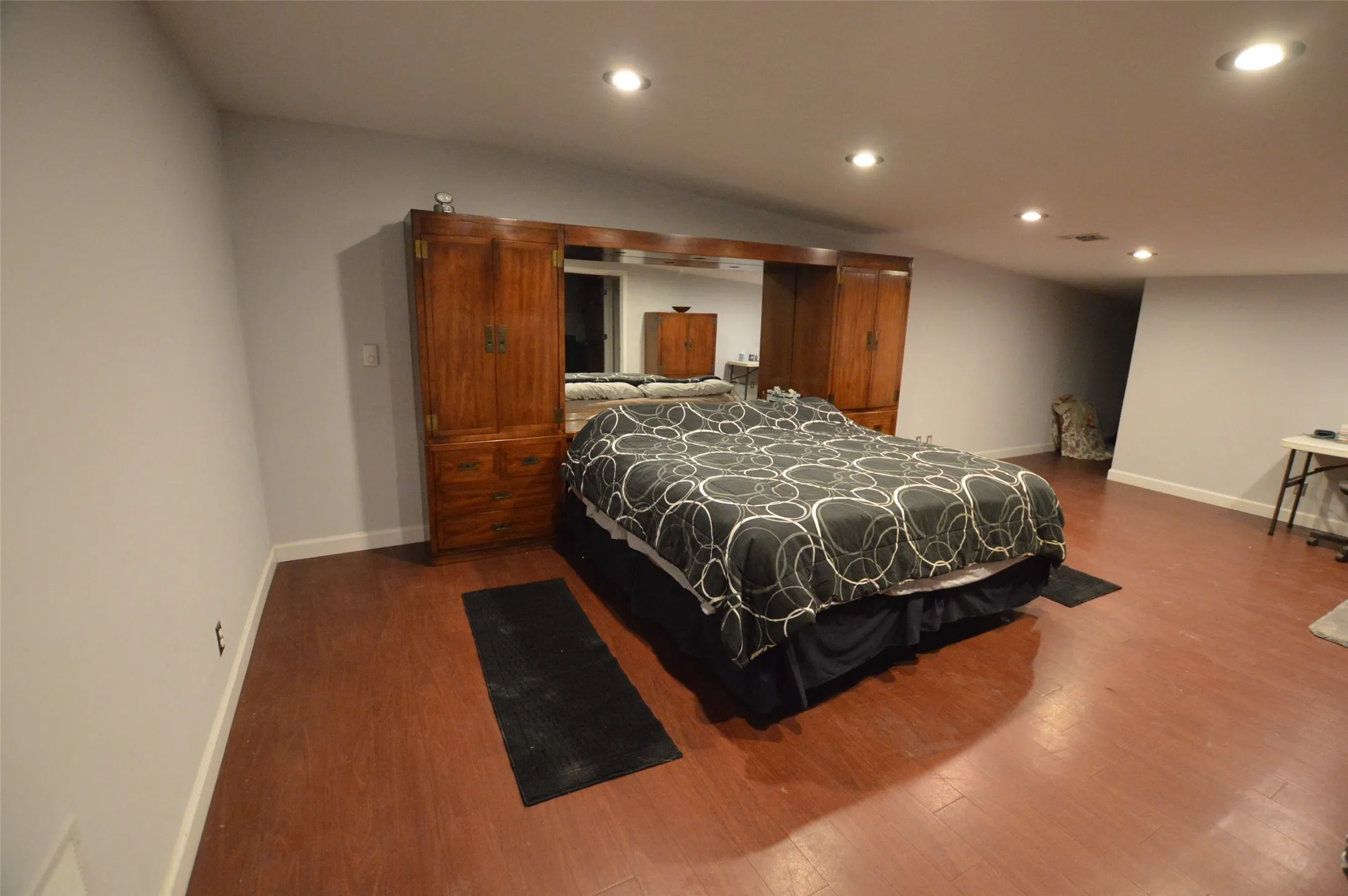 Primary bedroom - 24' x 15' and large closet