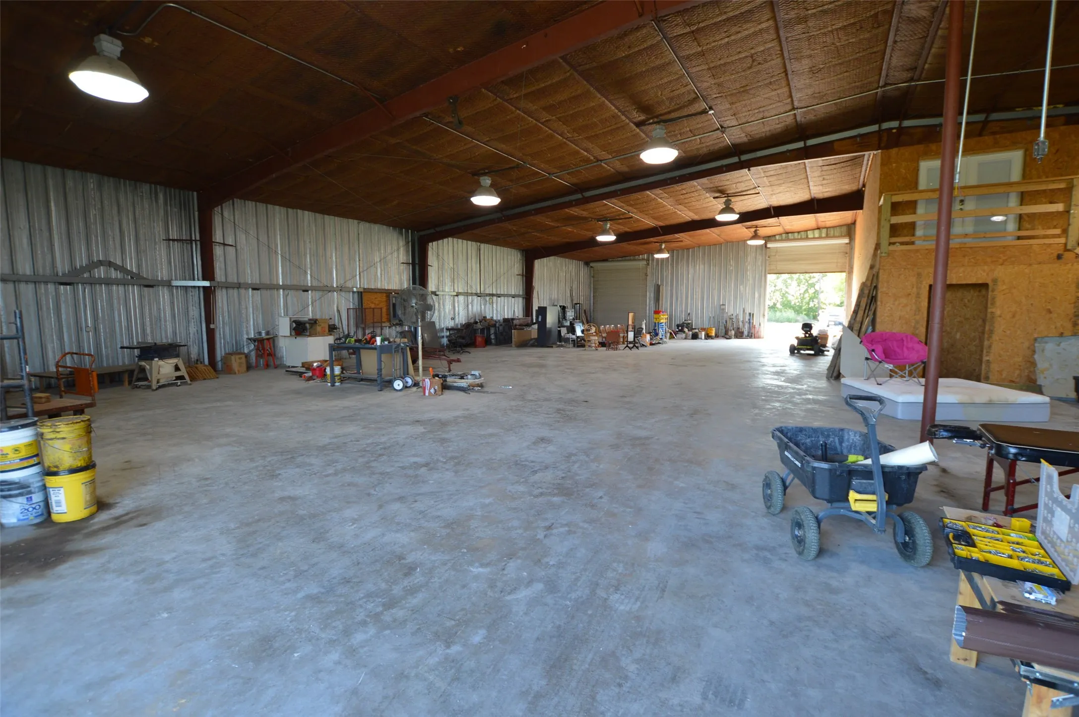 7,500 sf of covered and insulated warehouse