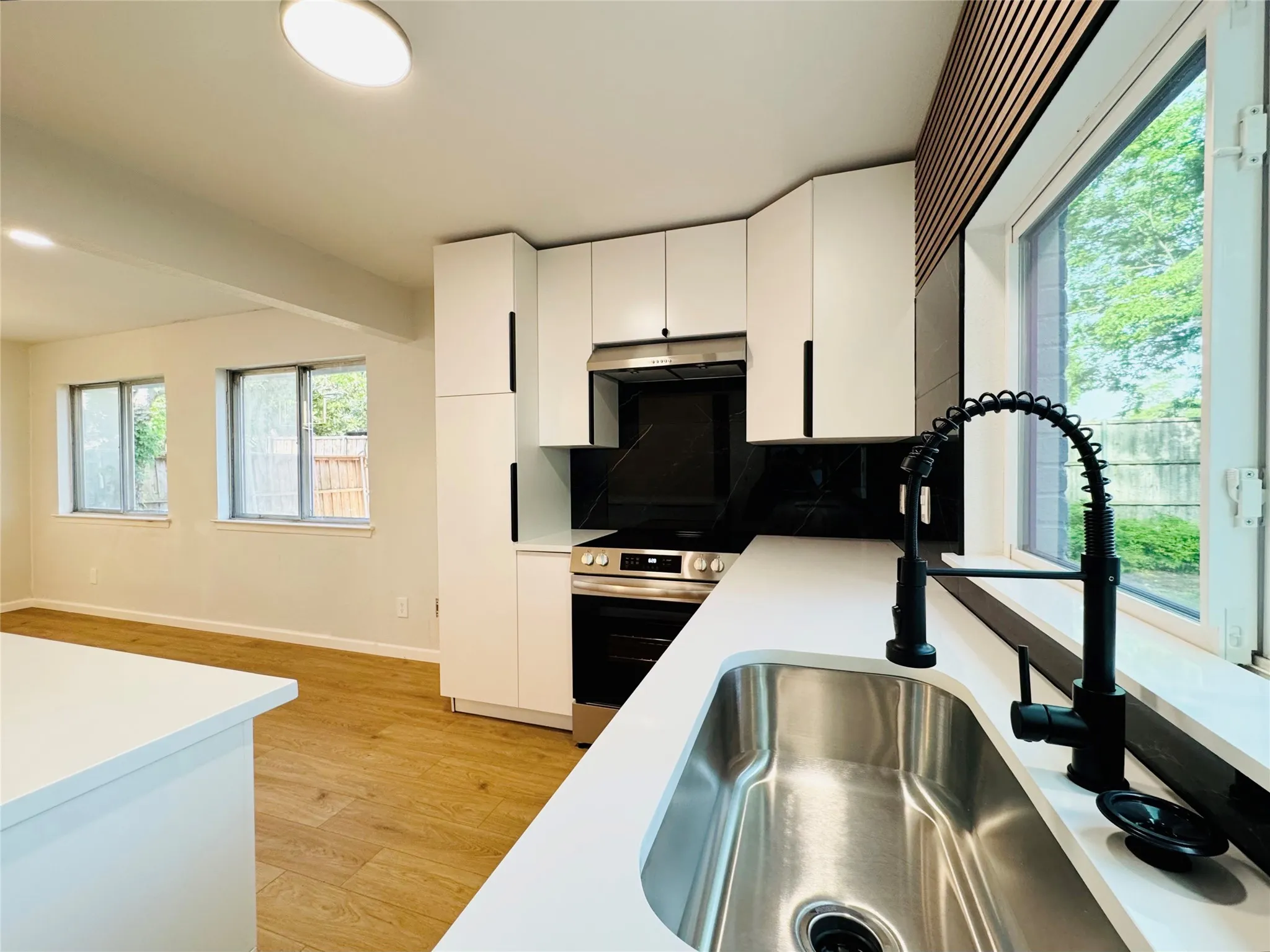 Single Family Residence For Sale in Dallas County , 21 Grant Circle, Richardson, Texas 75081, 5 Bedrooms, 3 Bathrooms, 2 Garage spaces, 1,986 Sqft, built in 1973, Preowned, Price $439,900, mls#21043401, Real Estate Agent in Richardson, Homes For Sale in Dallas county, Homes For Sale in Richardson, Realtor in Richardson Texas, Real Estate Brokerage Independent Realty Texas, Luminita Cordes Realtor