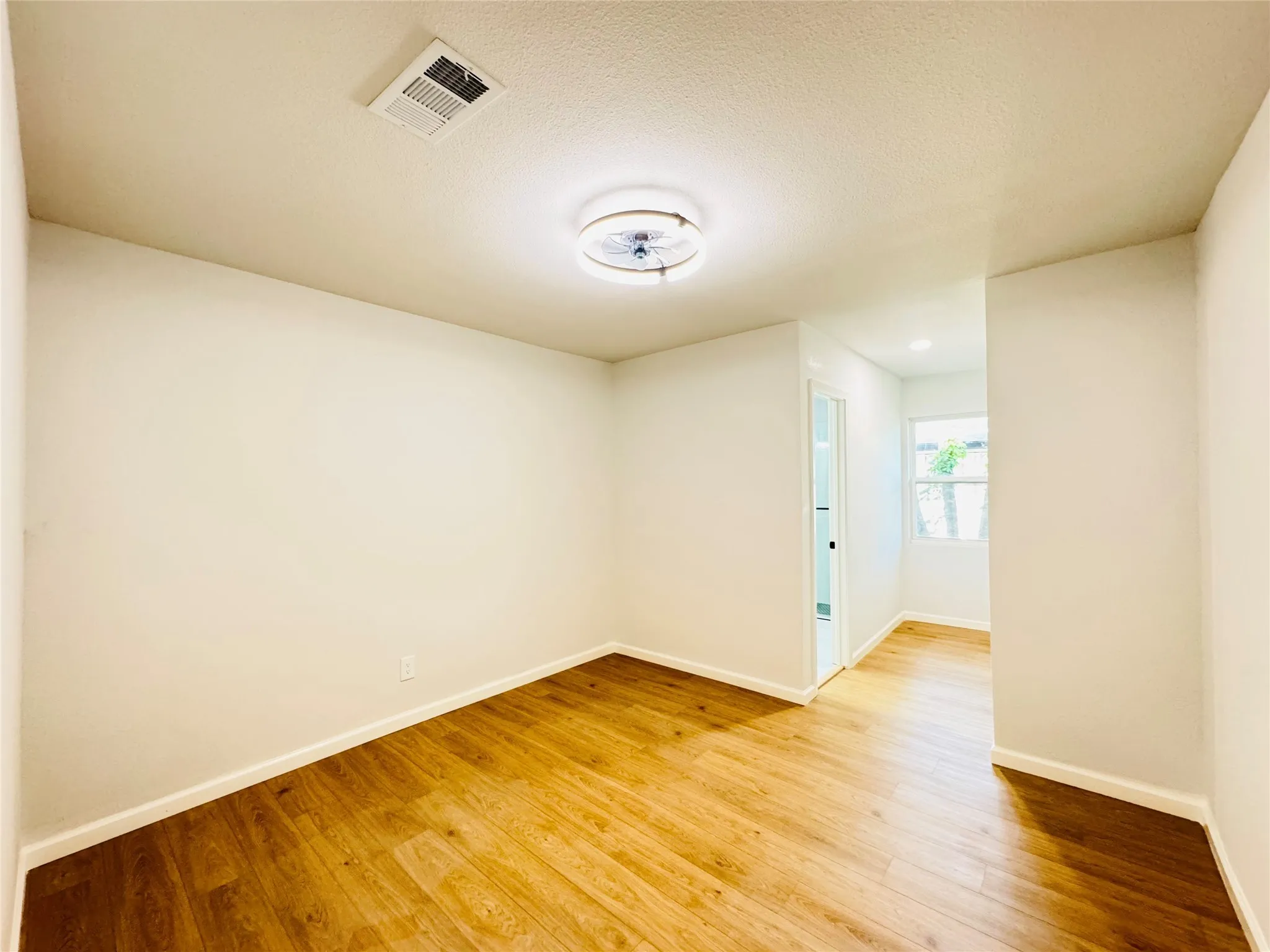 Single Family Residence For Sale in Dallas County , 21 Grant Circle, Richardson, Texas 75081, 5 Bedrooms, 3 Bathrooms, 2 Garage spaces, 1,986 Sqft, built in 1973, Preowned, Price $439,900, mls#21043401, Real Estate Agent in Richardson, Homes For Sale in Dallas county, Homes For Sale in Richardson, Realtor in Richardson Texas, Real Estate Brokerage Independent Realty Texas, Luminita Cordes Realtor