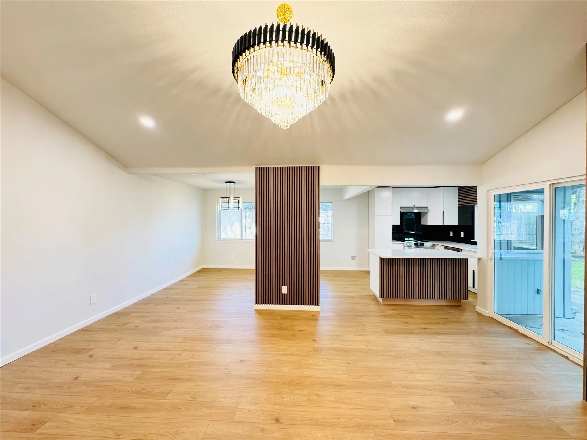Single Family Residence For Sale in Dallas County , 21 Grant Circle, Richardson, Texas 75081, 5 Bedrooms, 3 Bathrooms, 2 Garage spaces, 1,986 Sqft, built in 1973, Preowned, Price $439,900, mls#21043401, Real Estate Agent in Richardson, Homes For Sale in Dallas county, Homes For Sale in Richardson, Realtor in Richardson Texas, Real Estate Brokerage Independent Realty Texas, Luminita Cordes Realtor