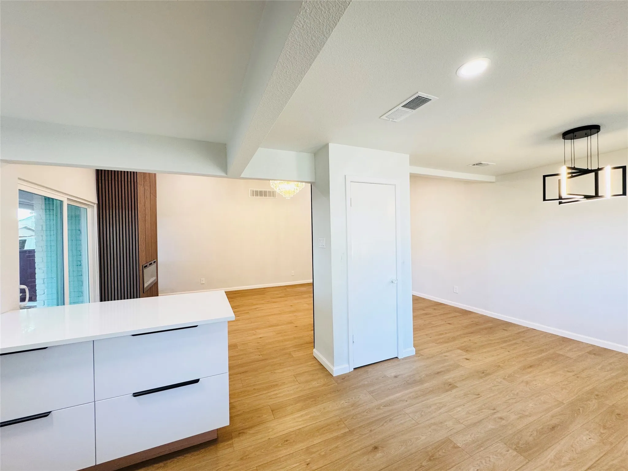 Single Family Residence For Sale in Dallas County , 21 Grant Circle, Richardson, Texas 75081, 5 Bedrooms, 3 Bathrooms, 2 Garage spaces, 1,986 Sqft, built in 1973, Preowned, Price $439,900, mls#21043401, Real Estate Agent in Richardson, Homes For Sale in Dallas county, Homes For Sale in Richardson, Realtor in Richardson Texas, Real Estate Brokerage Independent Realty Texas, Luminita Cordes Realtor