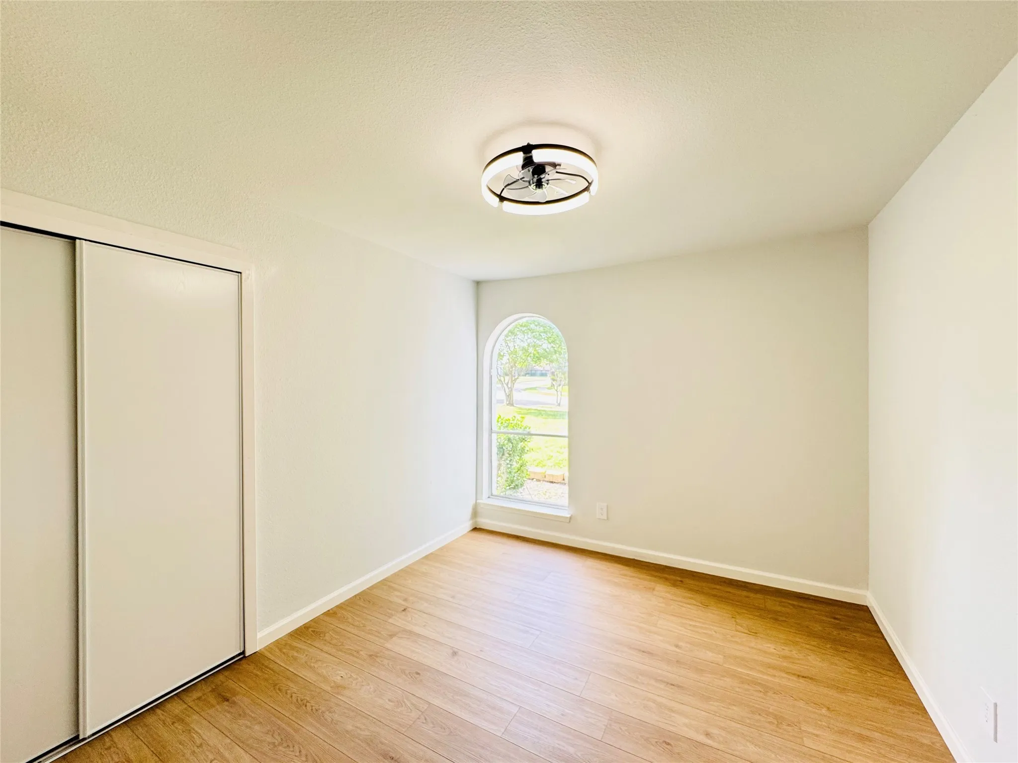 Single Family Residence For Sale in Dallas County , 21 Grant Circle, Richardson, Texas 75081, 5 Bedrooms, 3 Bathrooms, 2 Garage spaces, 1,986 Sqft, built in 1973, Preowned, Price $439,900, mls#21043401, Real Estate Agent in Richardson, Homes For Sale in Dallas county, Homes For Sale in Richardson, Realtor in Richardson Texas, Real Estate Brokerage Independent Realty Texas, Luminita Cordes Realtor