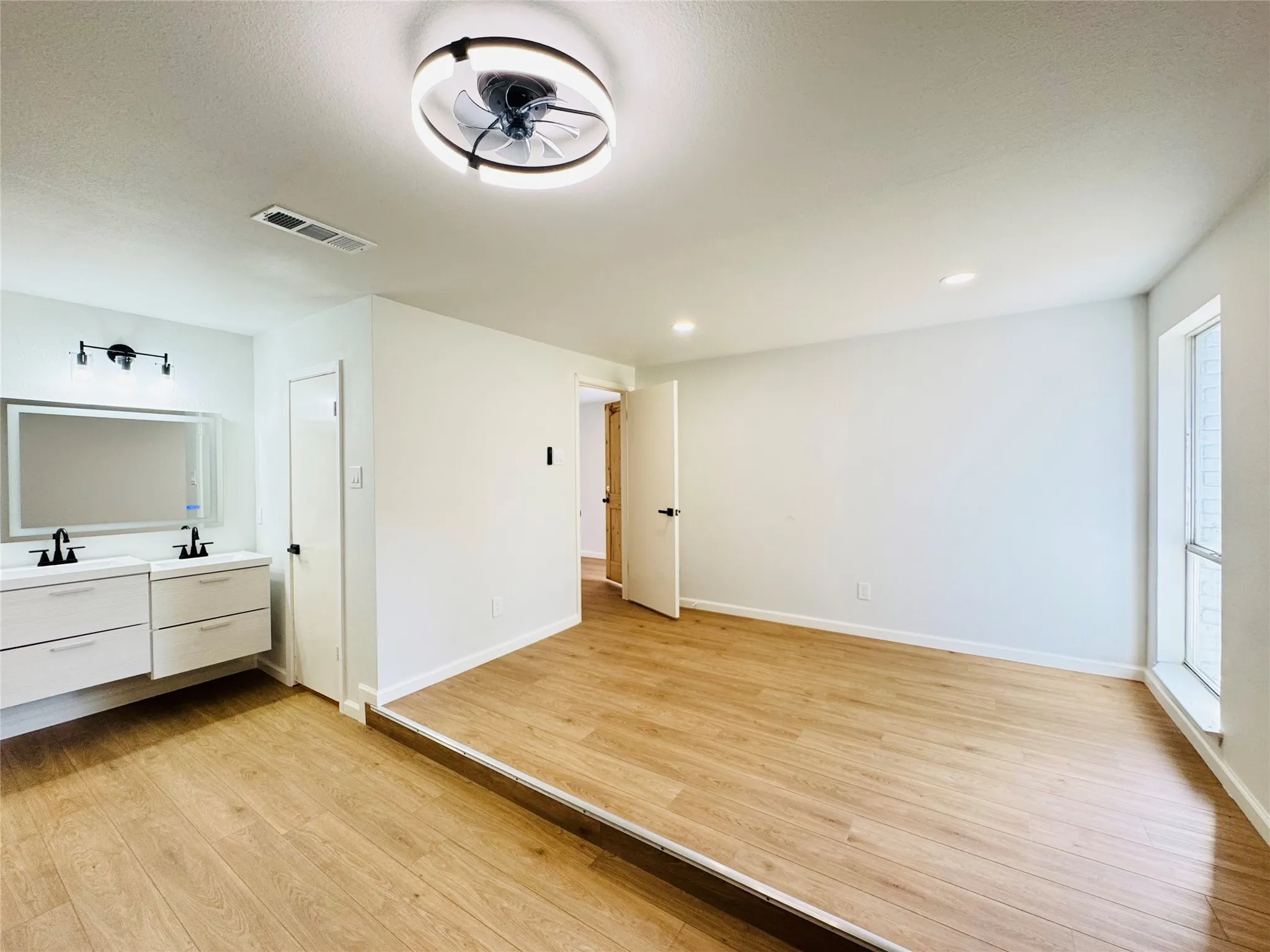 Single Family Residence For Sale in Dallas County , 21 Grant Circle, Richardson, Texas 75081, 5 Bedrooms, 3 Bathrooms, 2 Garage spaces, 1,986 Sqft, built in 1973, Preowned, Price $439,900, mls#21043401, Real Estate Agent in Richardson, Homes For Sale in Dallas county, Homes For Sale in Richardson, Realtor in Richardson Texas, Real Estate Brokerage Independent Realty Texas, Luminita Cordes Realtor