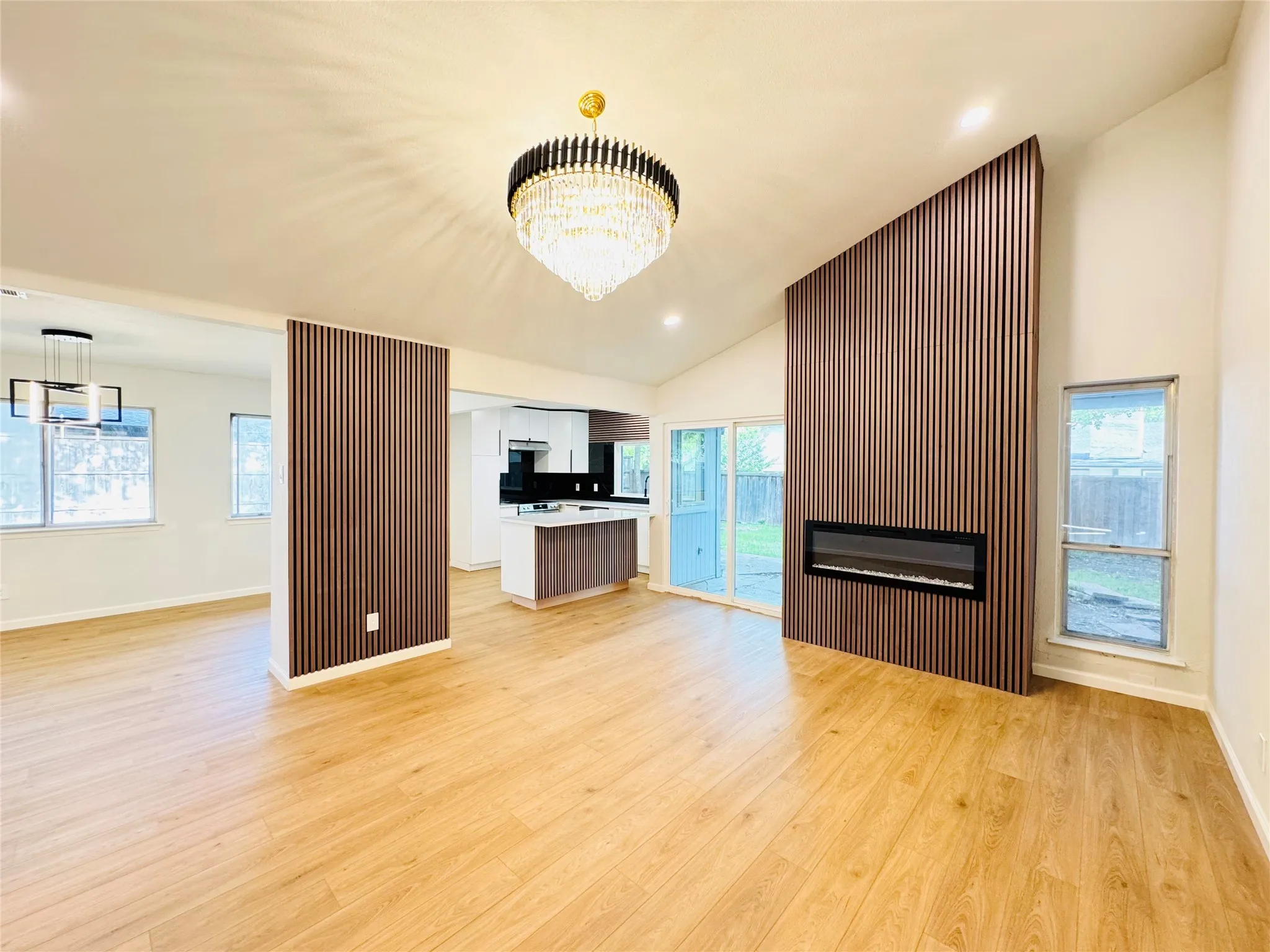 Single Family Residence For Sale in Dallas County , 21 Grant Circle, Richardson, Texas 75081, 5 Bedrooms, 3 Bathrooms, 2 Garage spaces, 1,986 Sqft, built in 1973, Preowned, Price $439,900, mls#21043401, Real Estate Agent in Richardson, Homes For Sale in Dallas county, Homes For Sale in Richardson, Realtor in Richardson Texas, Real Estate Brokerage Independent Realty Texas, Luminita Cordes Realtor