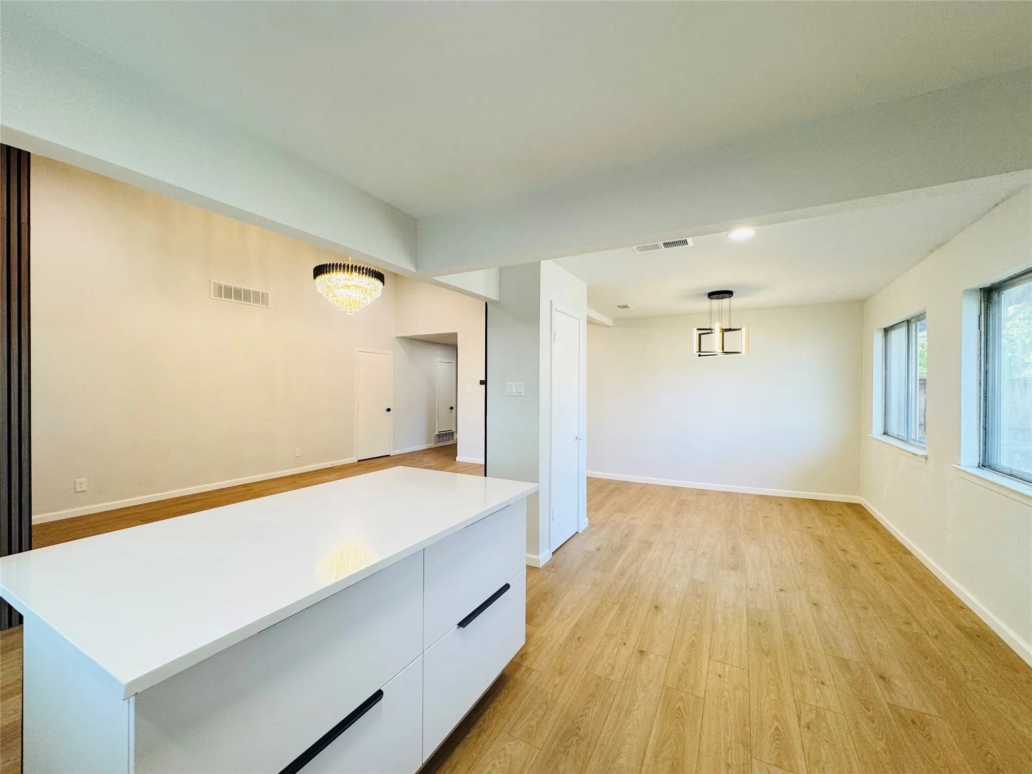 Single Family Residence For Sale in Dallas County , 21 Grant Circle, Richardson, Texas 75081, 5 Bedrooms, 3 Bathrooms, 2 Garage spaces, 1,986 Sqft, built in 1973, Preowned, Price $439,900, mls#21043401, Real Estate Agent in Richardson, Homes For Sale in Dallas county, Homes For Sale in Richardson, Realtor in Richardson Texas, Real Estate Brokerage Independent Realty Texas, Luminita Cordes Realtor