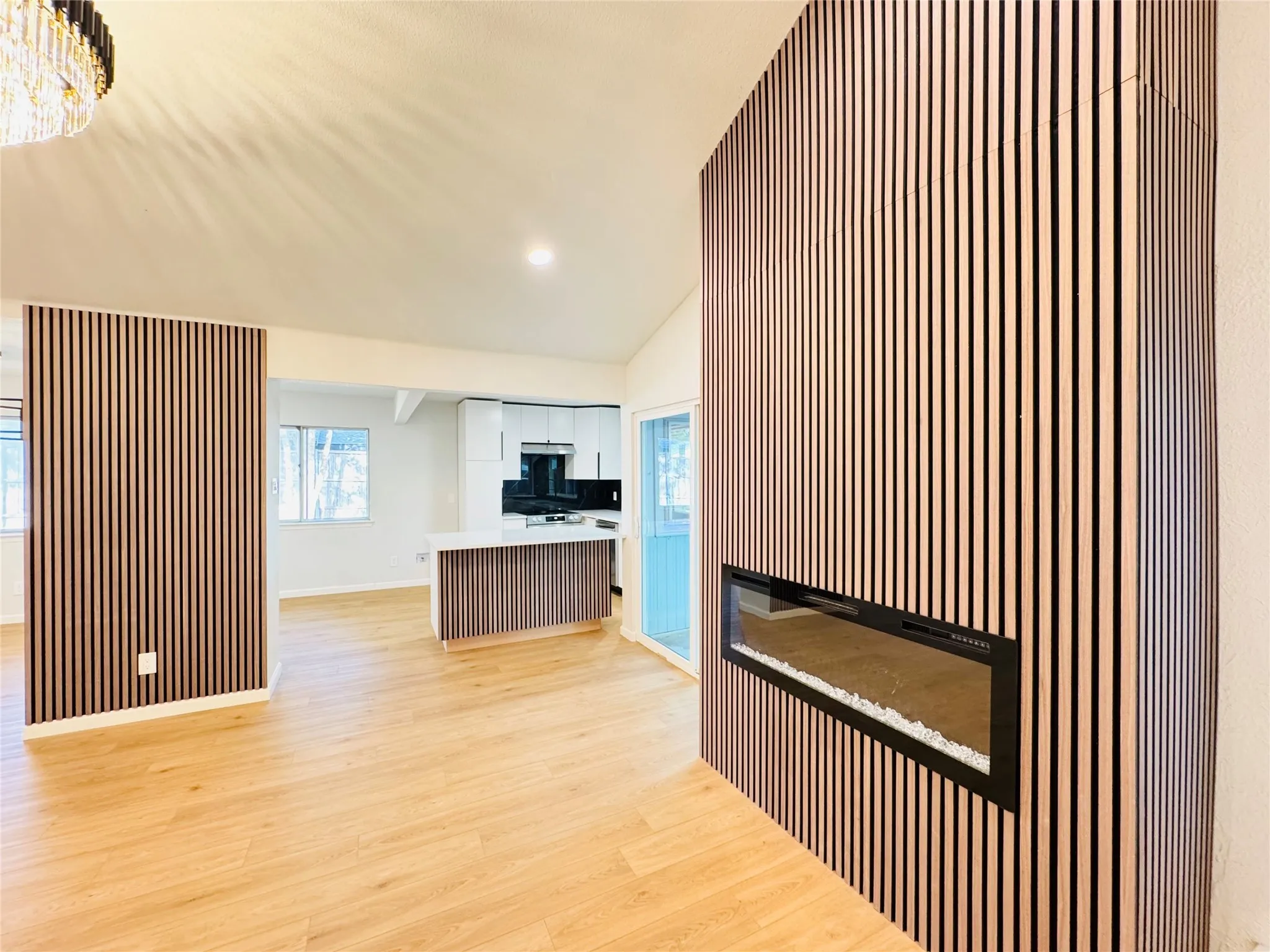 Single Family Residence For Sale in Dallas County , 21 Grant Circle, Richardson, Texas 75081, 5 Bedrooms, 3 Bathrooms, 2 Garage spaces, 1,986 Sqft, built in 1973, Preowned, Price $439,900, mls#21043401, Real Estate Agent in Richardson, Homes For Sale in Dallas county, Homes For Sale in Richardson, Realtor in Richardson Texas, Real Estate Brokerage Independent Realty Texas, Luminita Cordes Realtor