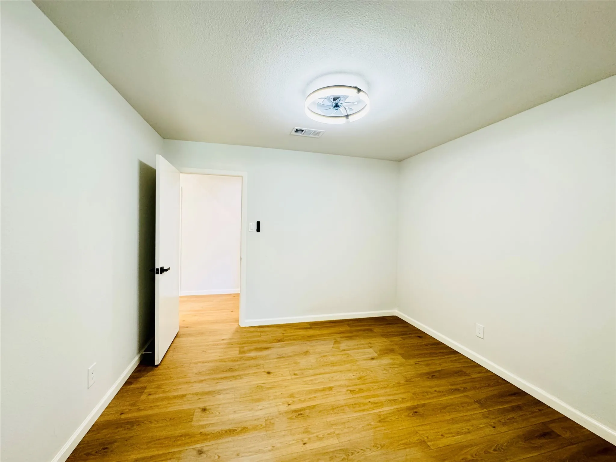 Single Family Residence For Sale in Dallas County , 21 Grant Circle, Richardson, Texas 75081, 5 Bedrooms, 3 Bathrooms, 2 Garage spaces, 1,986 Sqft, built in 1973, Preowned, Price $439,900, mls#21043401, Real Estate Agent in Richardson, Homes For Sale in Dallas county, Homes For Sale in Richardson, Realtor in Richardson Texas, Real Estate Brokerage Independent Realty Texas, Luminita Cordes Realtor