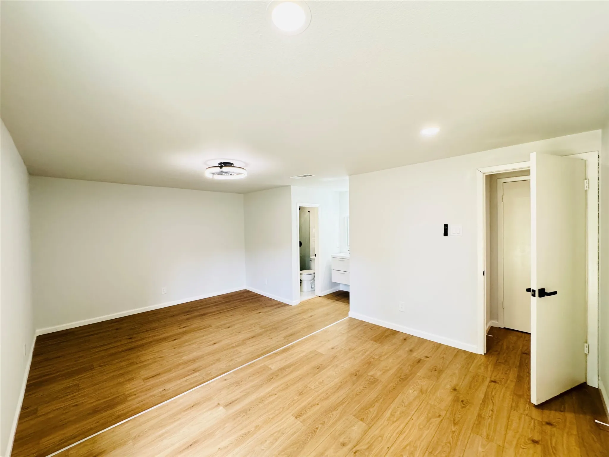 Single Family Residence For Sale in Dallas County , 21 Grant Circle, Richardson, Texas 75081, 5 Bedrooms, 3 Bathrooms, 2 Garage spaces, 1,986 Sqft, built in 1973, Preowned, Price $439,900, mls#21043401, Real Estate Agent in Richardson, Homes For Sale in Dallas county, Homes For Sale in Richardson, Realtor in Richardson Texas, Real Estate Brokerage Independent Realty Texas, Luminita Cordes Realtor