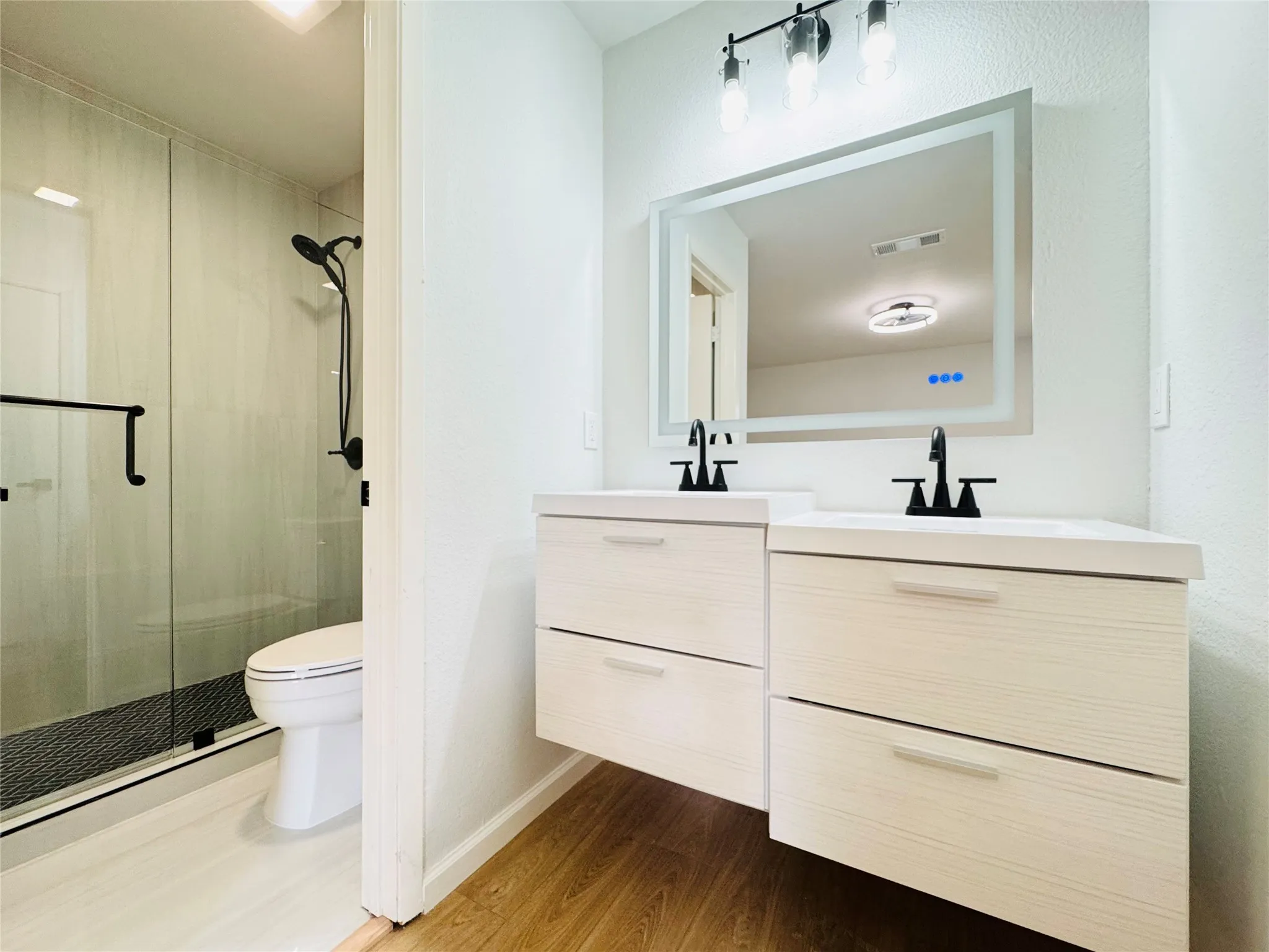 Single Family Residence For Sale in Dallas County , 21 Grant Circle, Richardson, Texas 75081, 5 Bedrooms, 3 Bathrooms, 2 Garage spaces, 1,986 Sqft, built in 1973, Preowned, Price $439,900, mls#21043401, Real Estate Agent in Richardson, Homes For Sale in Dallas county, Homes For Sale in Richardson, Realtor in Richardson Texas, Real Estate Brokerage Independent Realty Texas, Luminita Cordes Realtor