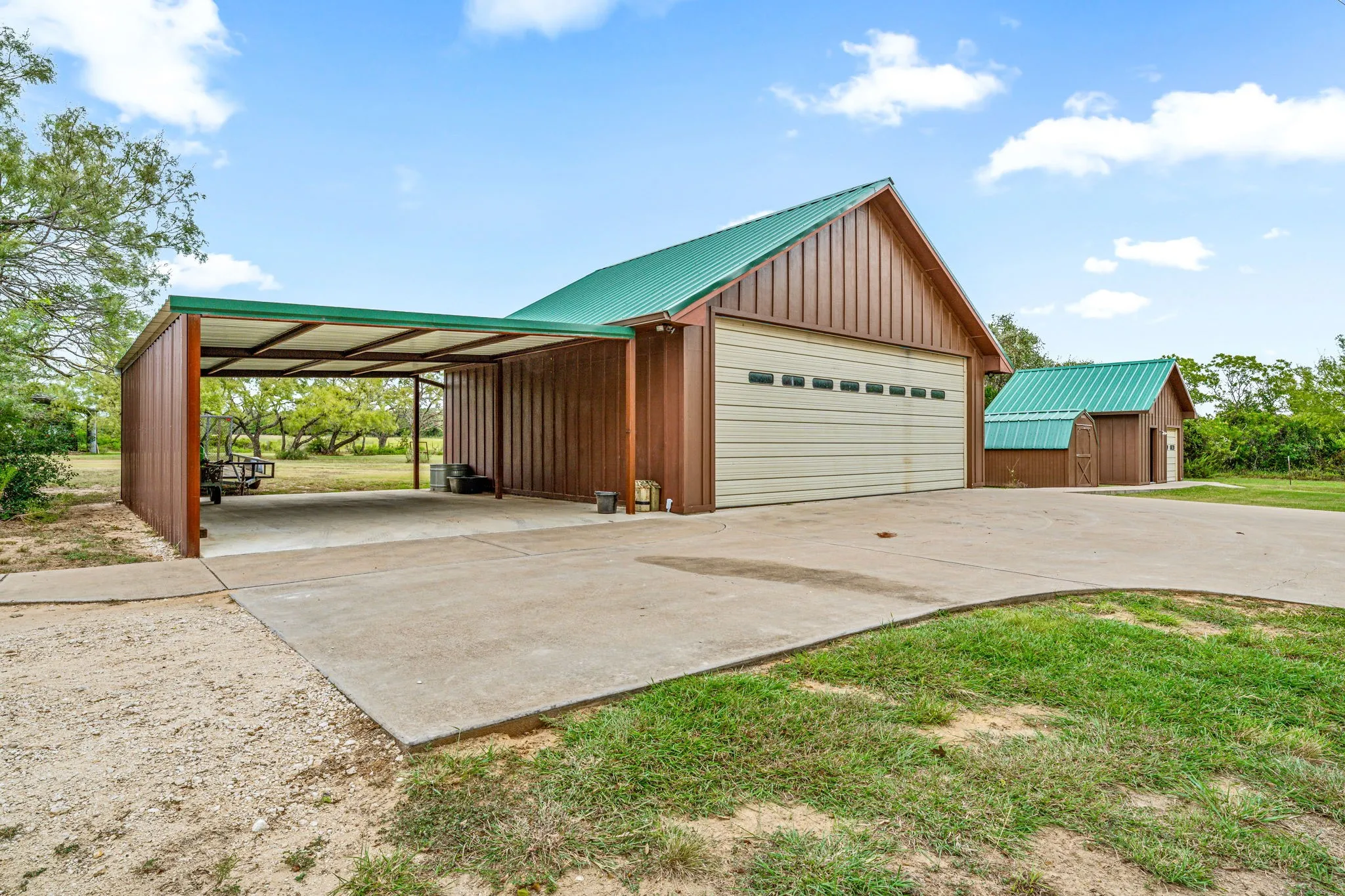 Farm For Sale in Erath County , 2707 County Road 247, Hico, Texas 76457, 4 Bedroom, 3 Bathroom, 3 Garage spaces, 2,846 Sqft, built in 1987, mls#21041986, Real Estate Agent in Hico, Homes For Sale in Erath county, Homes For Sale in Hico, Realtor in Hico Texas, Real Estate Brokerage Independent Realty Texas, Luminita Cordes Realtor