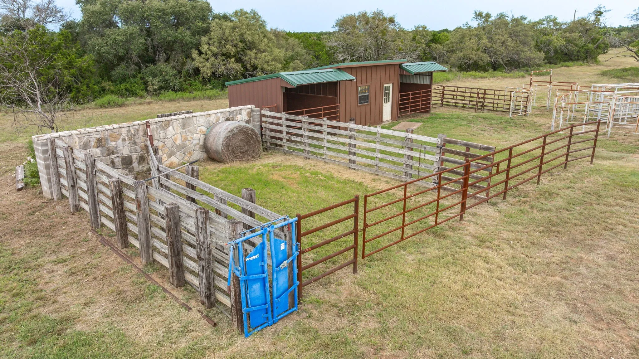 Farm For Sale in Erath County , 2707 County Road 247, Hico, Texas 76457, 4 Bedroom, 3 Bathroom, 3 Garage spaces, 2,846 Sqft, built in 1987, mls#21041986, Real Estate Agent in Hico, Homes For Sale in Erath county, Homes For Sale in Hico, Realtor in Hico Texas, Real Estate Brokerage Independent Realty Texas, Luminita Cordes Realtor