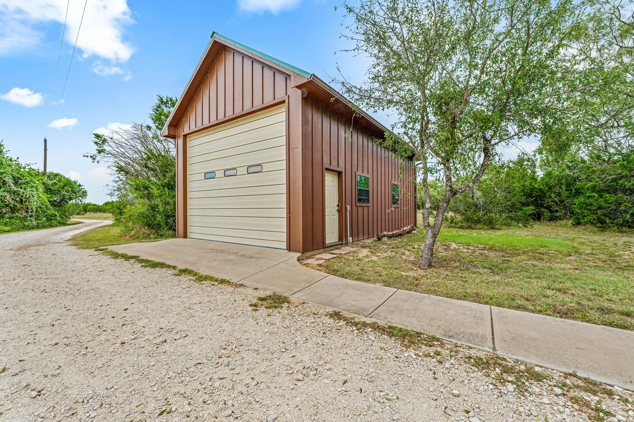 Farm For Sale in Erath County , 2707 County Road 247, Hico, Texas 76457, 4 Bedroom, 3 Bathroom, 3 Garage spaces, 2,846 Sqft, built in 1987, mls#21041986, Real Estate Agent in Hico, Homes For Sale in Erath county, Homes For Sale in Hico, Realtor in Hico Texas, Real Estate Brokerage Independent Realty Texas, Luminita Cordes Realtor