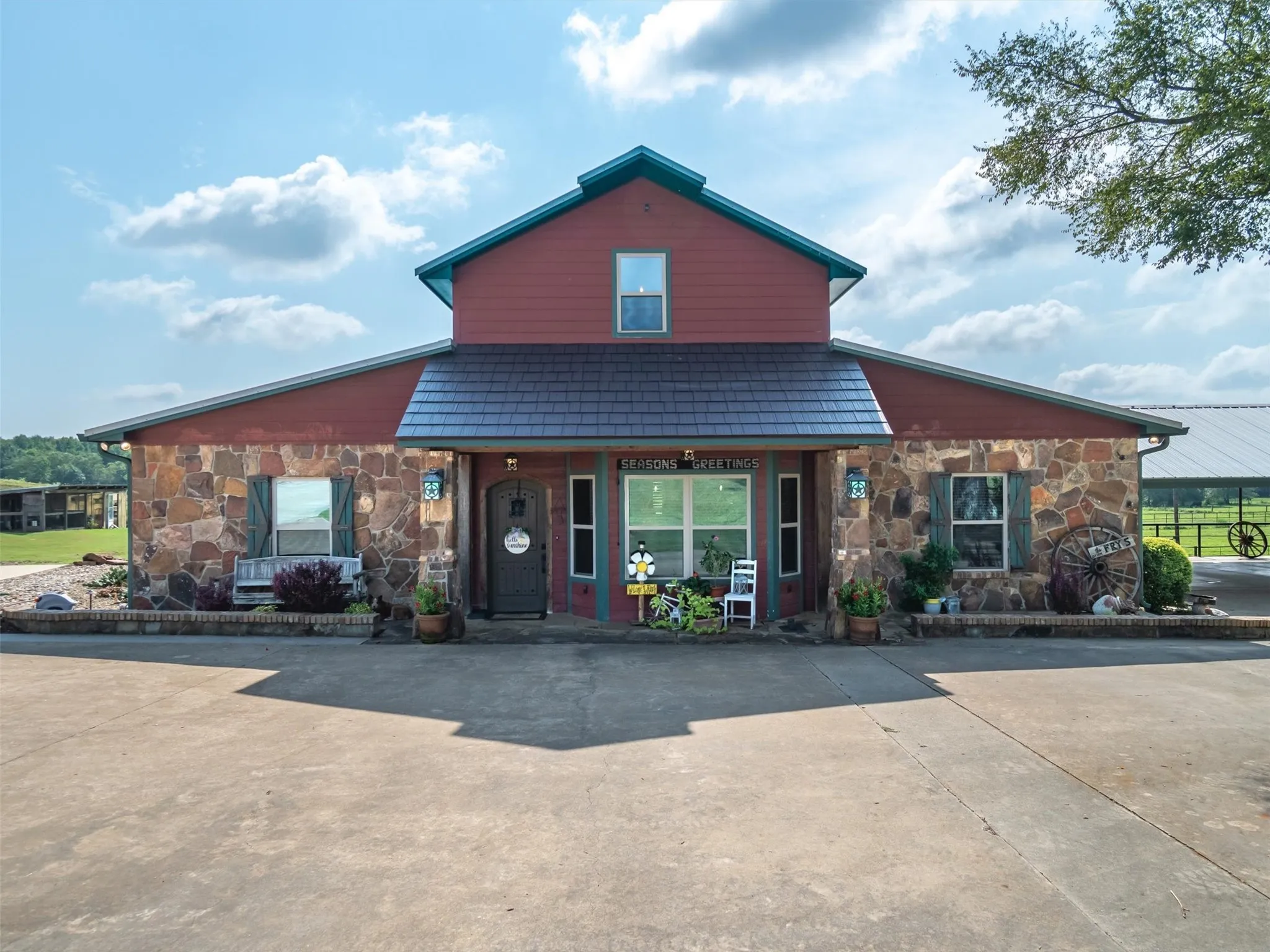 Farm For Sale in Wood County , 5282 N State Hwy 37, Winnsboro, Texas 75494, 4 Bedroom, 3 Bathroom, 2 Garage spaces, 2,700 Sqft, built in 2018, mls#21043706, Real Estate Agent in Winnsboro, Homes For Sale in Wood county, Homes For Sale in Winnsboro, Realtor in Winnsboro Texas, Real Estate Brokerage Independent Realty Texas, Luminita Cordes Realtor