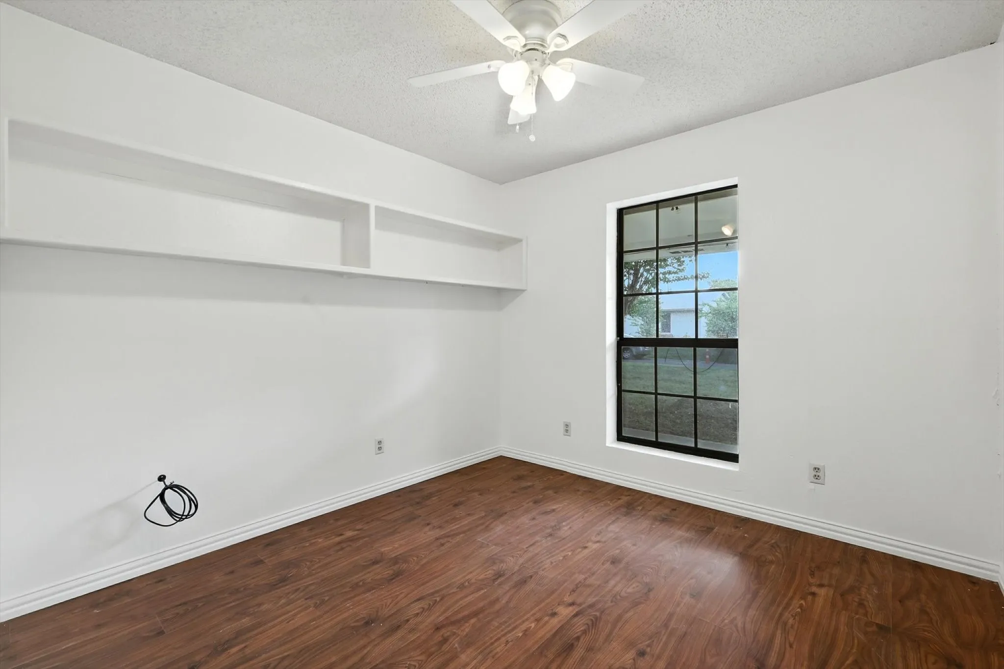 Single Family Residence For Sale in Collin County , 305 Amoret Circle, Anna, Texas 75409, 4 Bedroom, 2 Bathroom, 3 Garage spaces, 2,692 Sqft, built in 1985, mls#21044061, Real Estate Agent in Anna, Homes For Sale in Collin county, Homes For Sale in Anna, Realtor in Anna Texas, Real Estate Brokerage Independent Realty Texas, Luminita Cordes Realtor