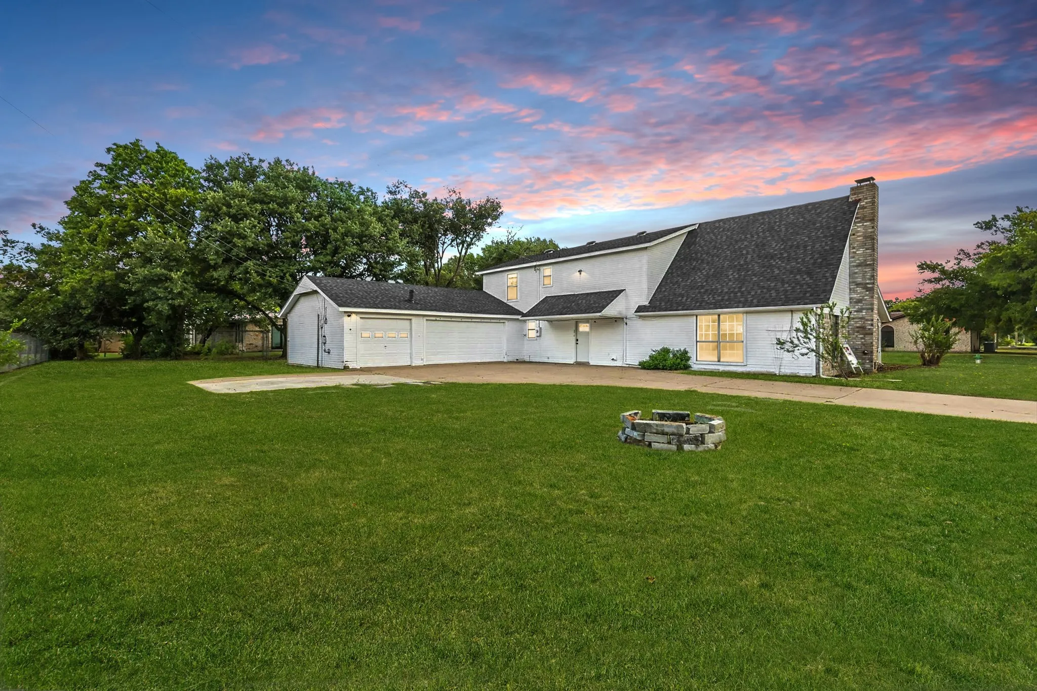 Single Family Residence For Sale in Collin County , 305 Amoret Circle, Anna, Texas 75409, 4 Bedroom, 2 Bathroom, 3 Garage spaces, 2,692 Sqft, built in 1985, mls#21044061, Real Estate Agent in Anna, Homes For Sale in Collin county, Homes For Sale in Anna, Realtor in Anna Texas, Real Estate Brokerage Independent Realty Texas, Luminita Cordes Realtor