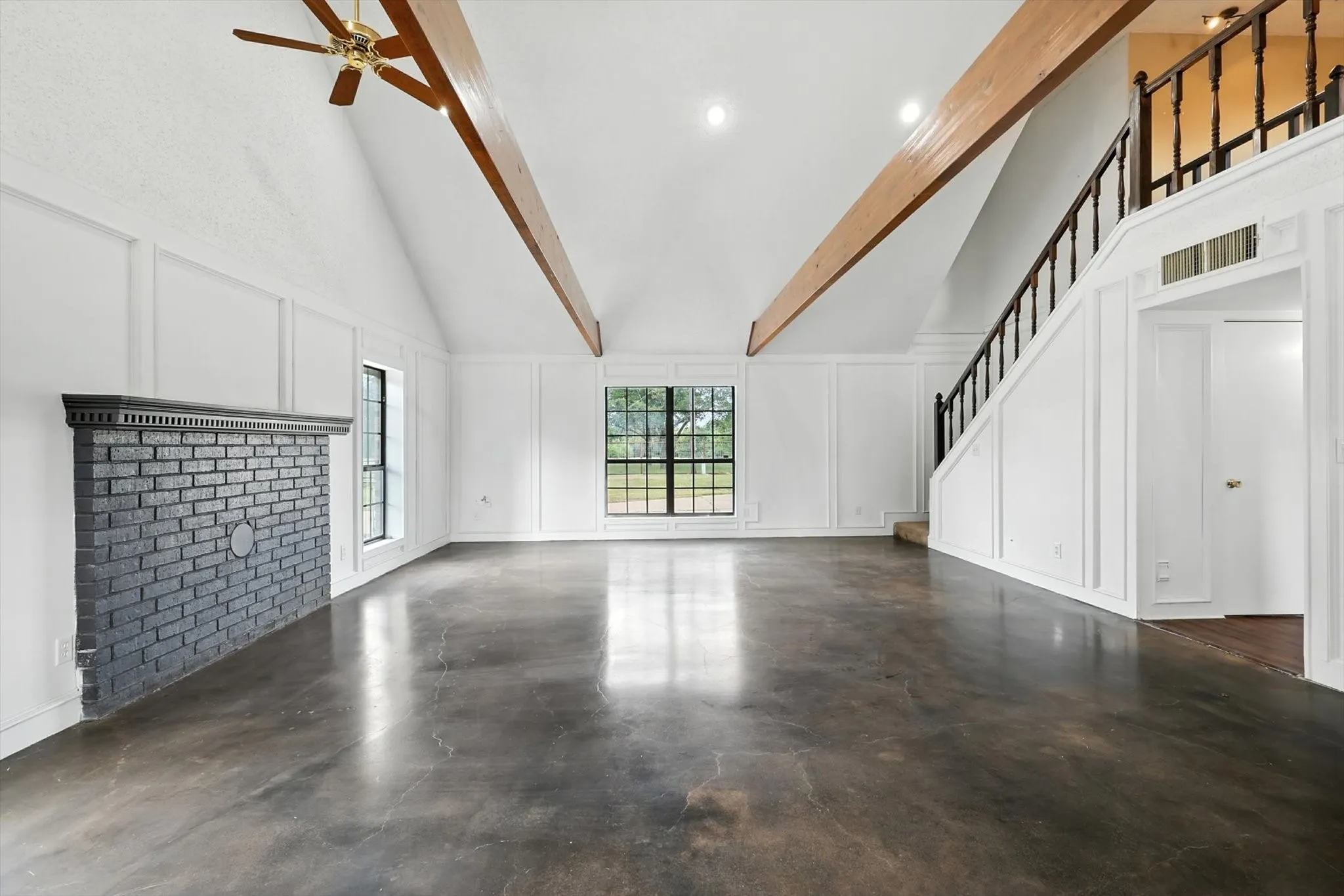 Single Family Residence For Sale in Collin County , 305 Amoret Circle, Anna, Texas 75409, 4 Bedroom, 2 Bathroom, 3 Garage spaces, 2,692 Sqft, built in 1985, mls#21044061, Real Estate Agent in Anna, Homes For Sale in Collin county, Homes For Sale in Anna, Realtor in Anna Texas, Real Estate Brokerage Independent Realty Texas, Luminita Cordes Realtor