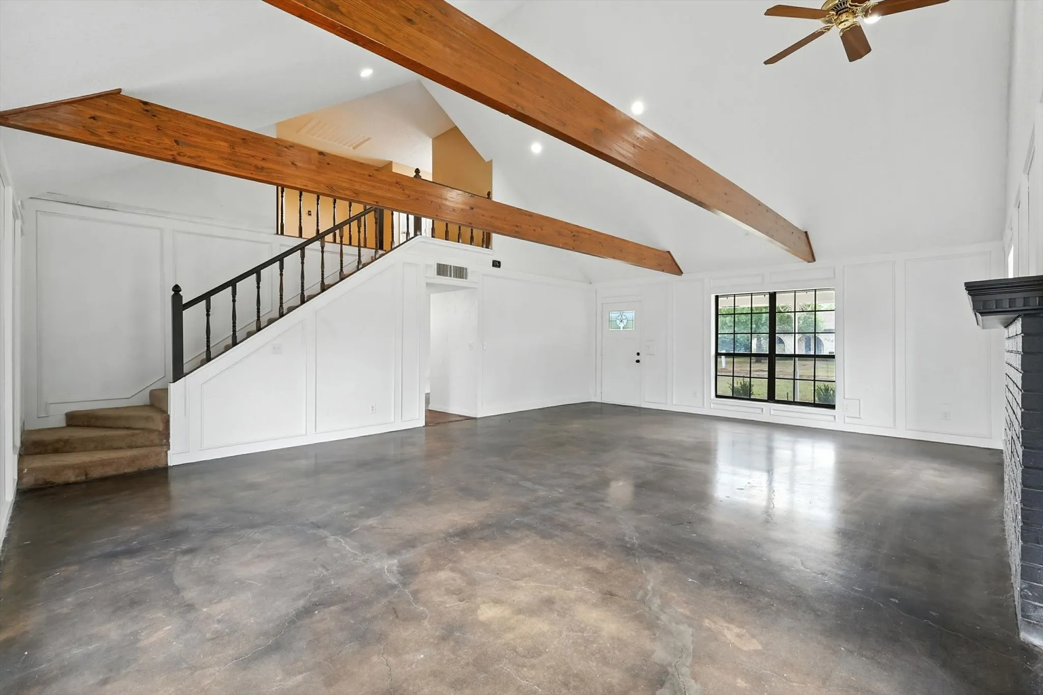 Single Family Residence For Sale in Collin County , 305 Amoret Circle, Anna, Texas 75409, 4 Bedroom, 2 Bathroom, 3 Garage spaces, 2,692 Sqft, built in 1985, mls#21044061, Real Estate Agent in Anna, Homes For Sale in Collin county, Homes For Sale in Anna, Realtor in Anna Texas, Real Estate Brokerage Independent Realty Texas, Luminita Cordes Realtor