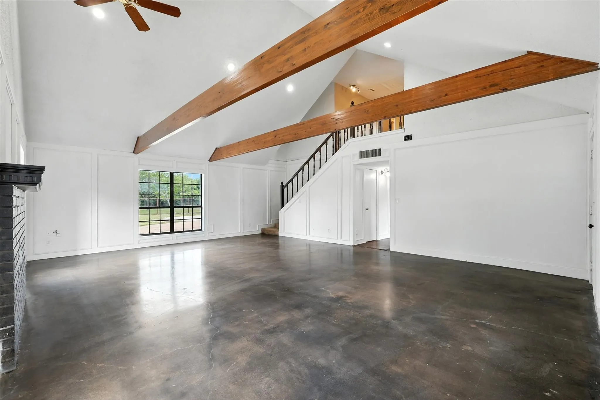 Single Family Residence For Sale in Collin County , 305 Amoret Circle, Anna, Texas 75409, 4 Bedroom, 2 Bathroom, 3 Garage spaces, 2,692 Sqft, built in 1985, mls#21044061, Real Estate Agent in Anna, Homes For Sale in Collin county, Homes For Sale in Anna, Realtor in Anna Texas, Real Estate Brokerage Independent Realty Texas, Luminita Cordes Realtor