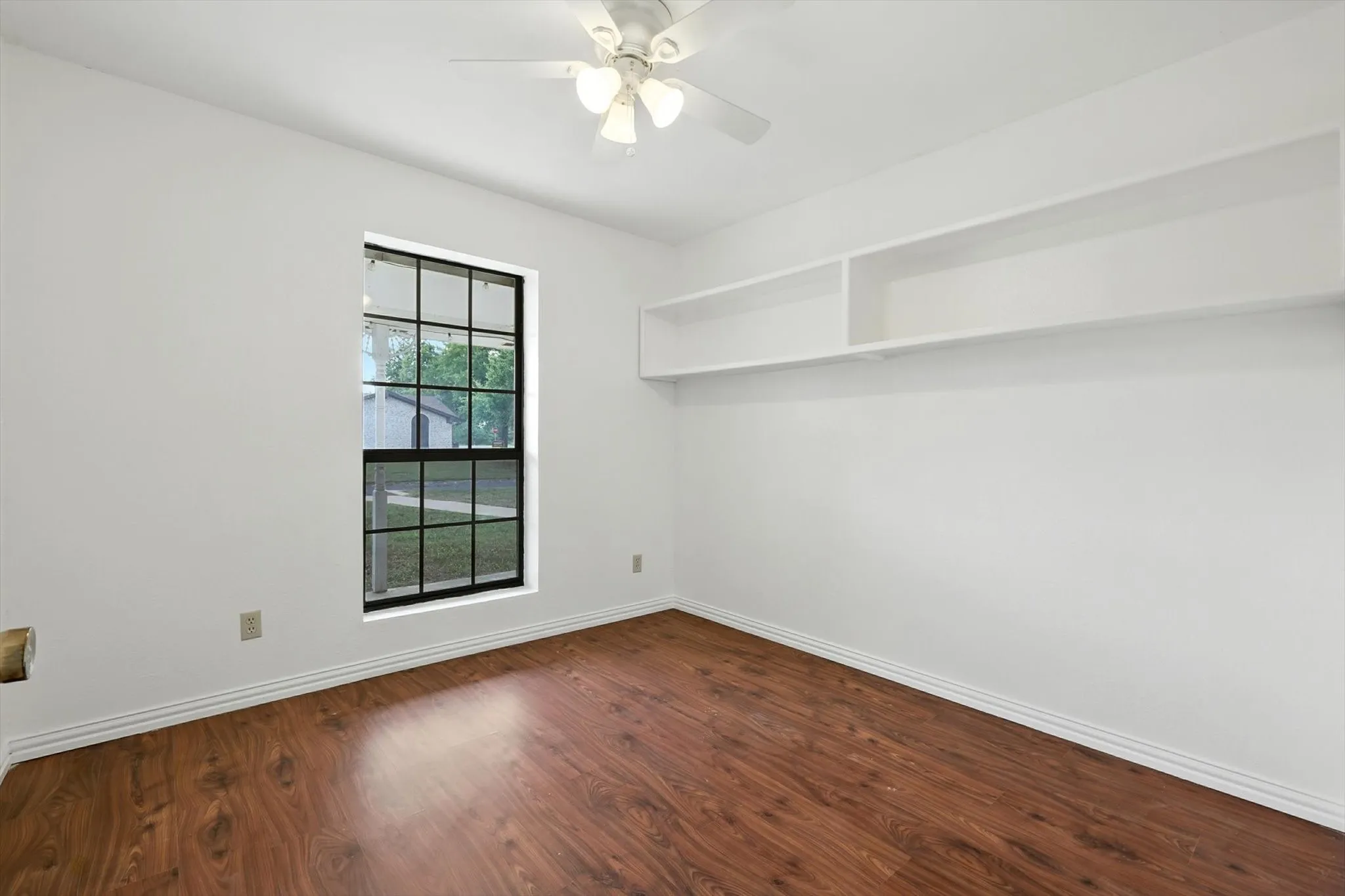 Single Family Residence For Sale in Collin County , 305 Amoret Circle, Anna, Texas 75409, 4 Bedroom, 2 Bathroom, 3 Garage spaces, 2,692 Sqft, built in 1985, mls#21044061, Real Estate Agent in Anna, Homes For Sale in Collin county, Homes For Sale in Anna, Realtor in Anna Texas, Real Estate Brokerage Independent Realty Texas, Luminita Cordes Realtor