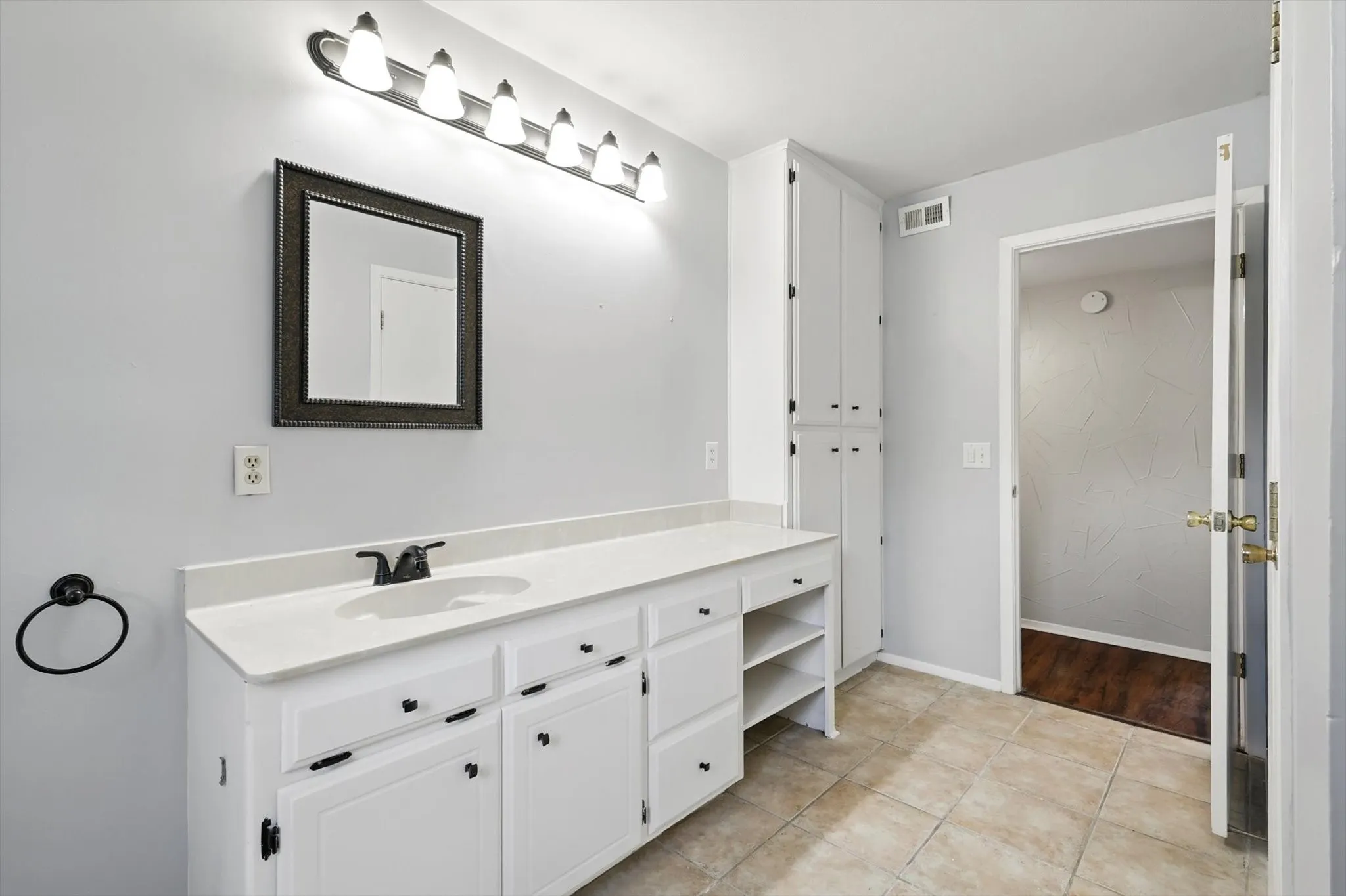 Single Family Residence For Sale in Collin County , 305 Amoret Circle, Anna, Texas 75409, 4 Bedroom, 2 Bathroom, 3 Garage spaces, 2,692 Sqft, built in 1985, mls#21044061, Real Estate Agent in Anna, Homes For Sale in Collin county, Homes For Sale in Anna, Realtor in Anna Texas, Real Estate Brokerage Independent Realty Texas, Luminita Cordes Realtor