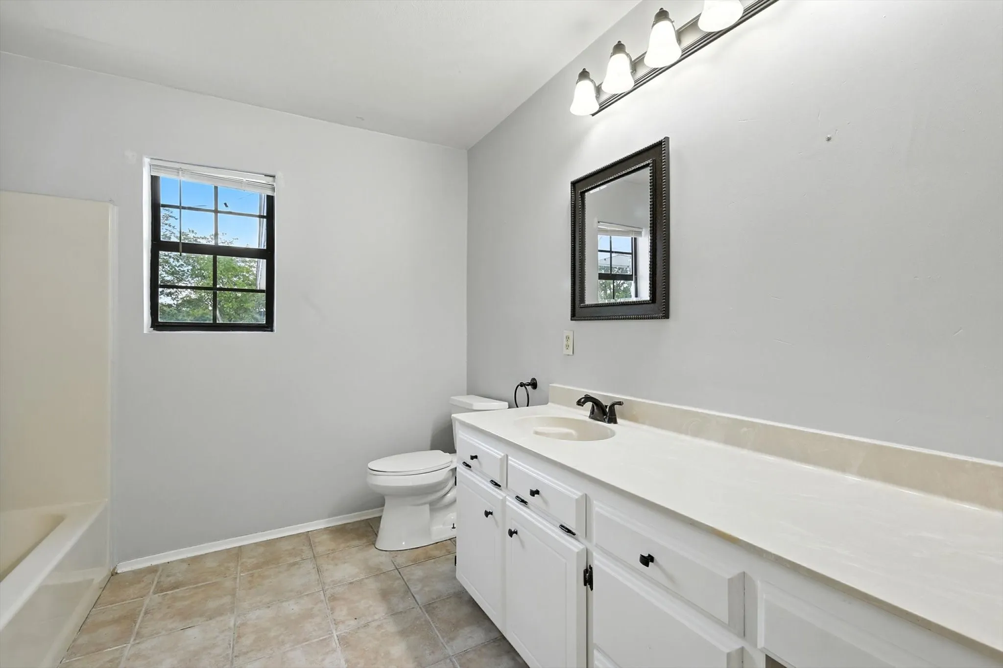 Single Family Residence For Sale in Collin County , 305 Amoret Circle, Anna, Texas 75409, 4 Bedroom, 2 Bathroom, 3 Garage spaces, 2,692 Sqft, built in 1985, mls#21044061, Real Estate Agent in Anna, Homes For Sale in Collin county, Homes For Sale in Anna, Realtor in Anna Texas, Real Estate Brokerage Independent Realty Texas, Luminita Cordes Realtor