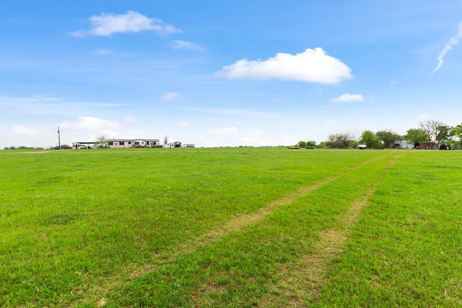 View of grassy yard featuring a rural view