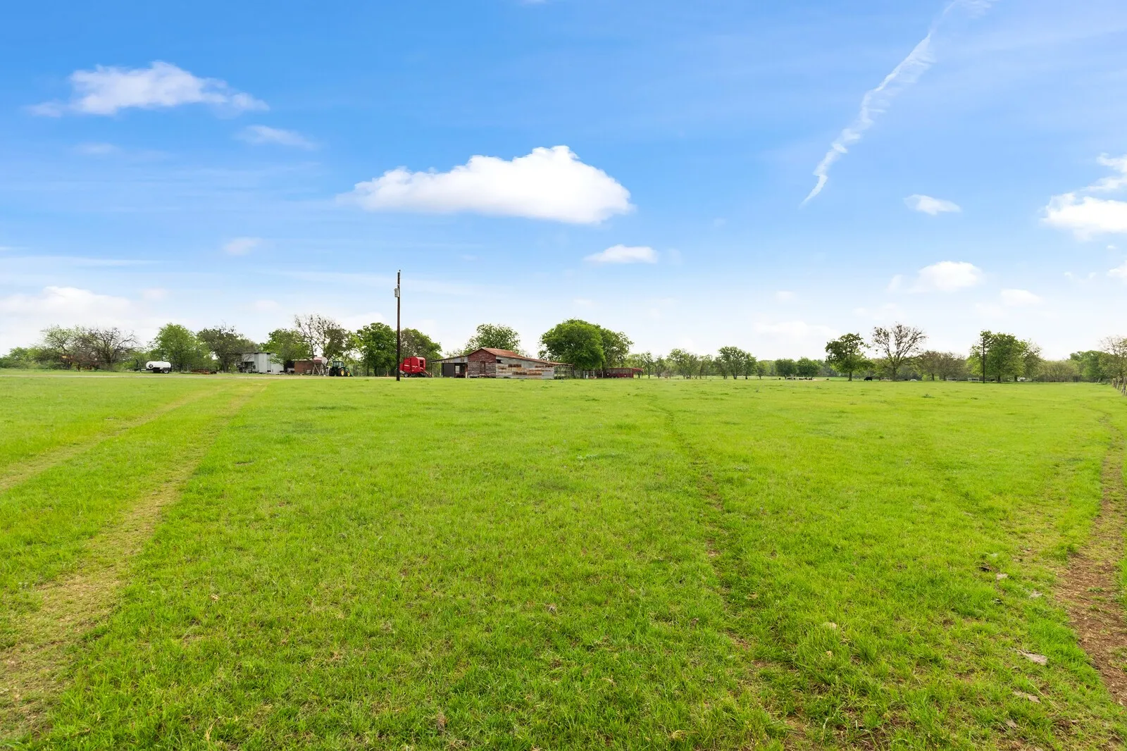 View of grassy yard featuring a rural view