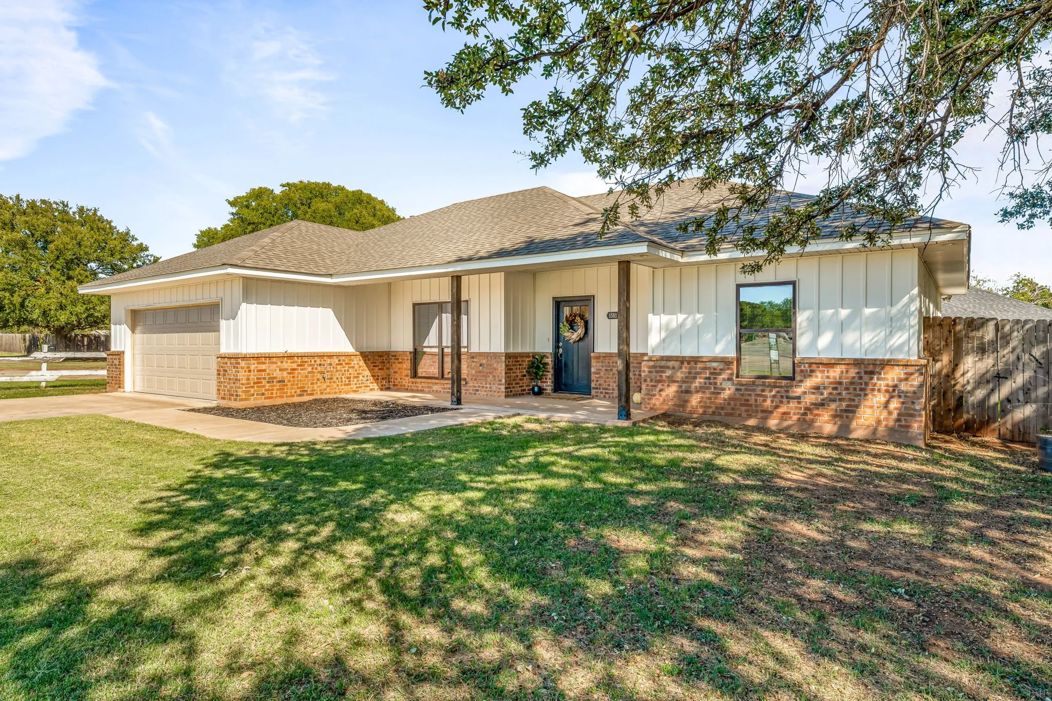 Single Family Residence For Sale in Wichita County , 1501 Johnson Road A, Iowa Park, Texas 76367, 3 Bedrooms, 2 Bathrooms, 2 Garage spaces, 1,587 Sqft, built in 2021, Price $270,000, mls#21045297, Real Estate Agent in Iowa Park, Homes For Sale in Wichita county, Homes For Sale in Iowa Park, Realtor in Iowa Park Texas, Real Estate Brokerage Independent Realty Texas, Luminita Cordes Realtor