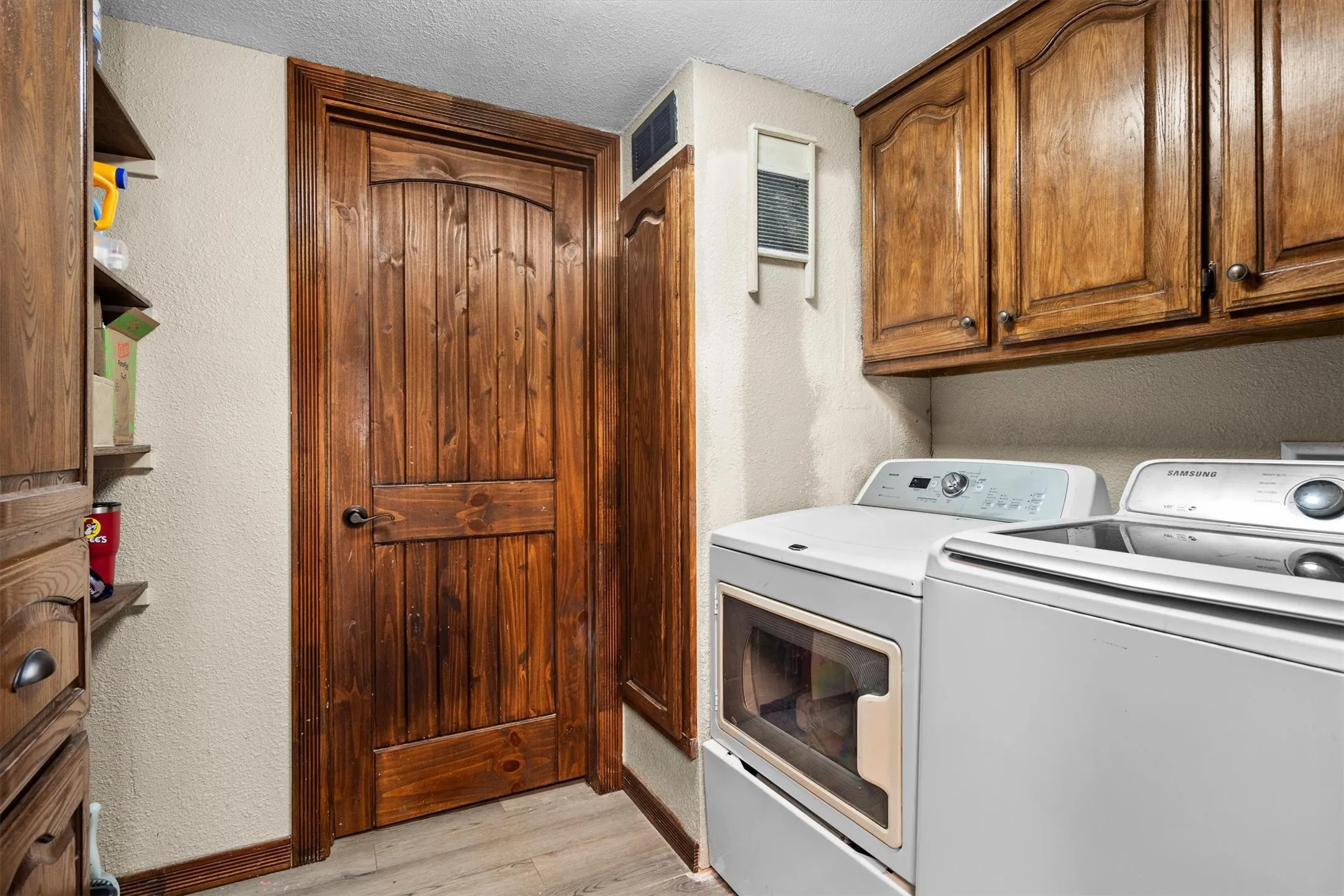Single Family Residence For Sale in Grayson County , 801 E Main Street, Tioga, Texas 76271, 4 Bedrooms, 2 Bathrooms, 1 Garage spaces, 2,142 Sqft, built in 1945, Preowned, Price $249,000, mls#21038913, Real Estate Agent in Tioga, Homes For Sale in Grayson county, Homes For Sale in Tioga, Realtor in Tioga Texas, Real Estate Brokerage Independent Realty Texas, Luminita Cordes Realtor