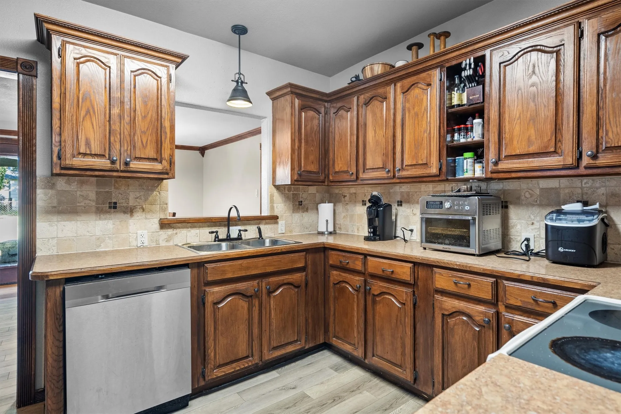 Single Family Residence For Sale in Grayson County , 801 E Main Street, Tioga, Texas 76271, 4 Bedrooms, 2 Bathrooms, 1 Garage spaces, 2,142 Sqft, built in 1945, Preowned, Price $249,000, mls#21038913, Real Estate Agent in Tioga, Homes For Sale in Grayson county, Homes For Sale in Tioga, Realtor in Tioga Texas, Real Estate Brokerage Independent Realty Texas, Luminita Cordes Realtor