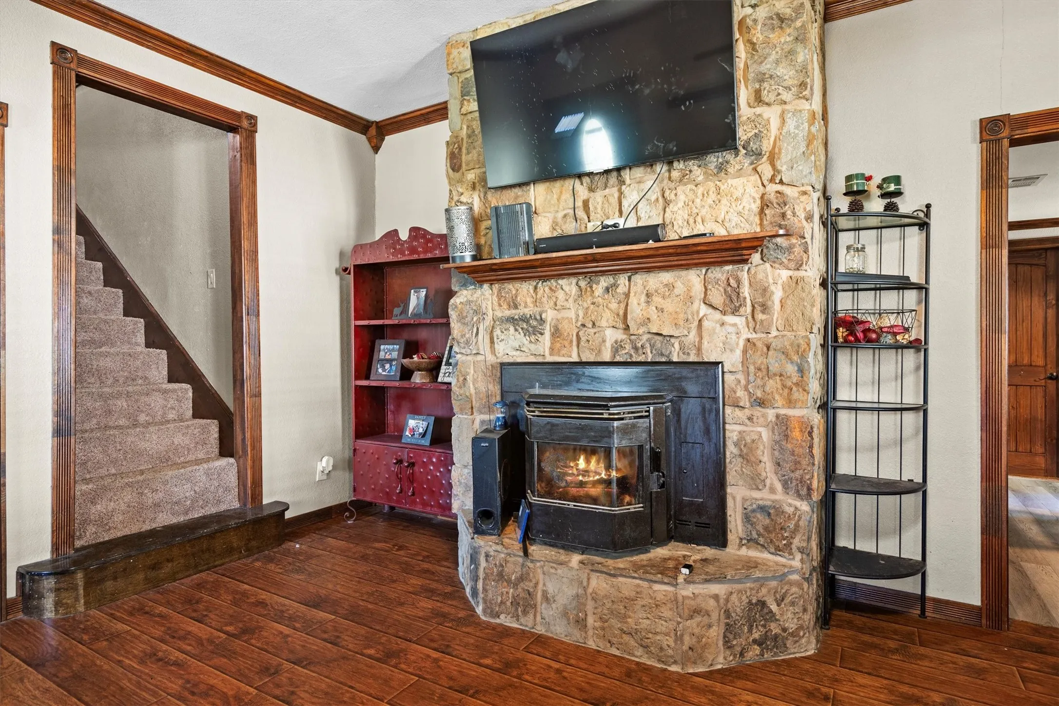 Single Family Residence For Sale in Grayson County , 801 E Main Street, Tioga, Texas 76271, 4 Bedrooms, 2 Bathrooms, 1 Garage spaces, 2,142 Sqft, built in 1945, Preowned, Price $249,000, mls#21038913, Real Estate Agent in Tioga, Homes For Sale in Grayson county, Homes For Sale in Tioga, Realtor in Tioga Texas, Real Estate Brokerage Independent Realty Texas, Luminita Cordes Realtor