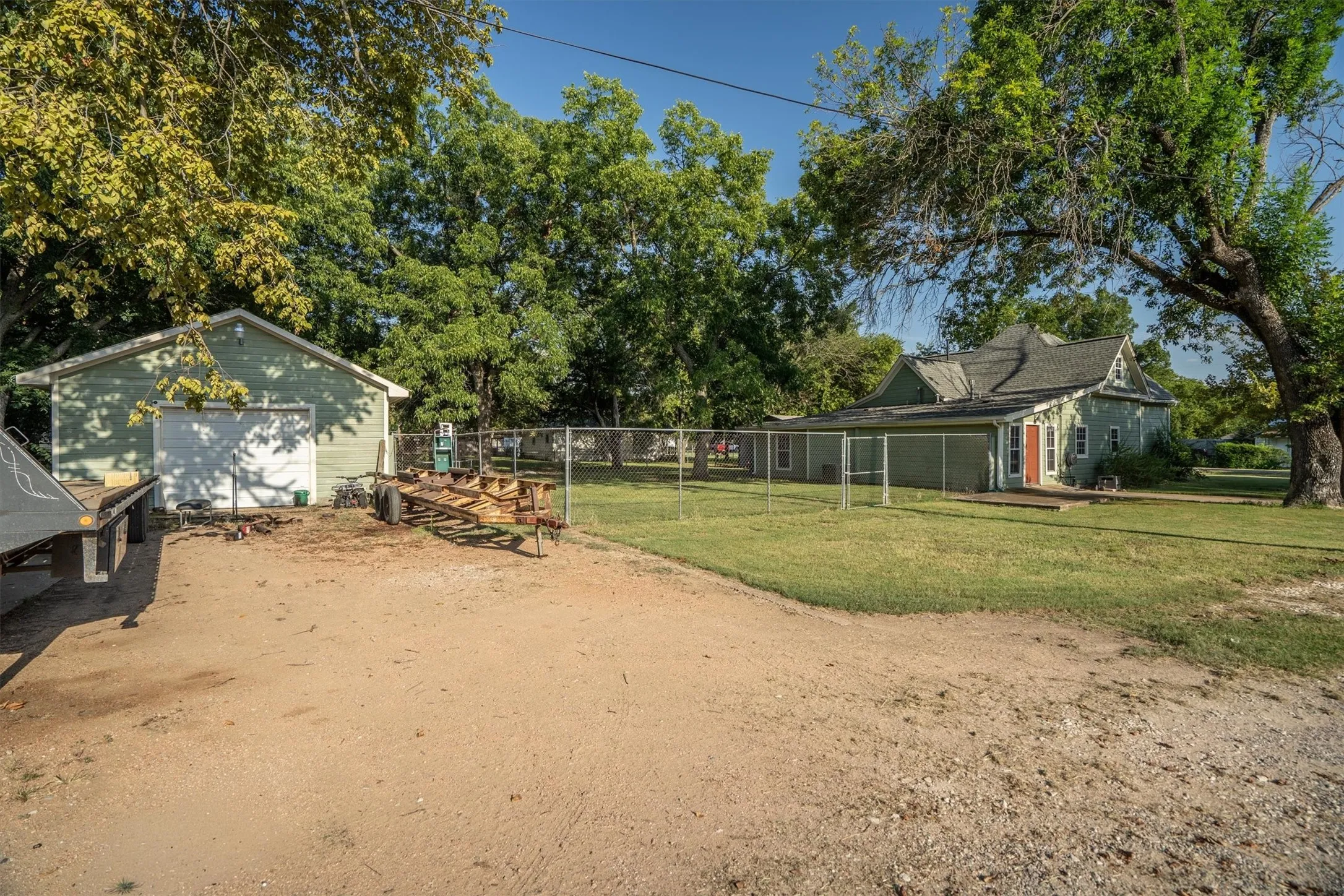 Single Family Residence For Sale in Grayson County , 801 E Main Street, Tioga, Texas 76271, 4 Bedrooms, 2 Bathrooms, 1 Garage spaces, 2,142 Sqft, built in 1945, Preowned, Price $249,000, mls#21038913, Real Estate Agent in Tioga, Homes For Sale in Grayson county, Homes For Sale in Tioga, Realtor in Tioga Texas, Real Estate Brokerage Independent Realty Texas, Luminita Cordes Realtor