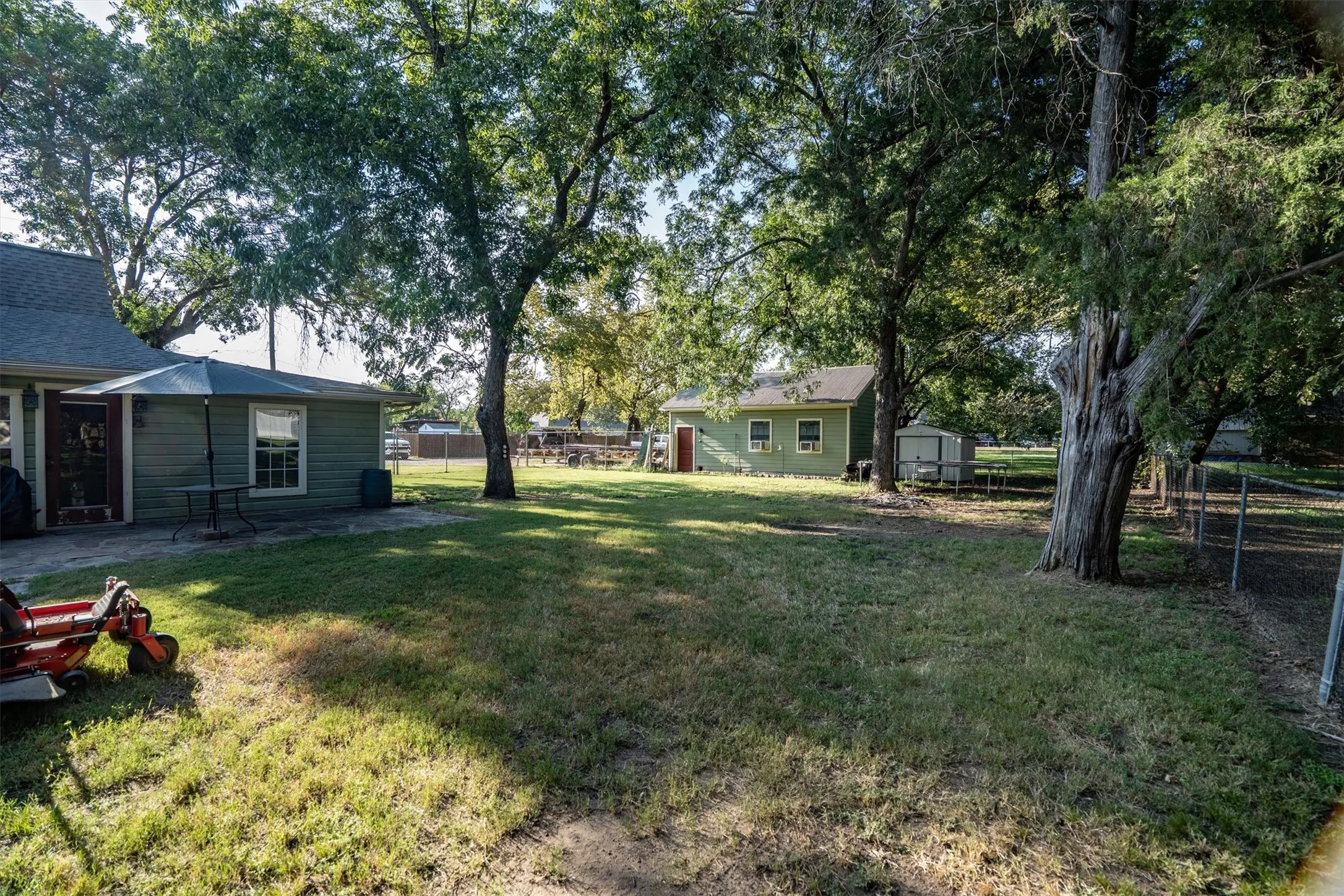 Single Family Residence For Sale in Grayson County , 801 E Main Street, Tioga, Texas 76271, 4 Bedrooms, 2 Bathrooms, 1 Garage spaces, 2,142 Sqft, built in 1945, Preowned, Price $249,000, mls#21038913, Real Estate Agent in Tioga, Homes For Sale in Grayson county, Homes For Sale in Tioga, Realtor in Tioga Texas, Real Estate Brokerage Independent Realty Texas, Luminita Cordes Realtor