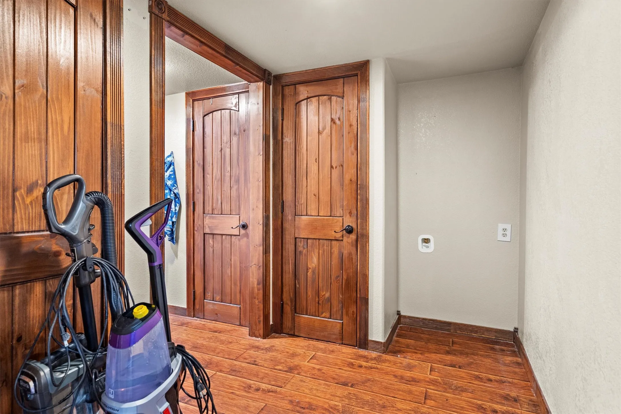 Single Family Residence For Sale in Grayson County , 801 E Main Street, Tioga, Texas 76271, 4 Bedrooms, 2 Bathrooms, 1 Garage spaces, 2,142 Sqft, built in 1945, Preowned, Price $249,000, mls#21038913, Real Estate Agent in Tioga, Homes For Sale in Grayson county, Homes For Sale in Tioga, Realtor in Tioga Texas, Real Estate Brokerage Independent Realty Texas, Luminita Cordes Realtor
