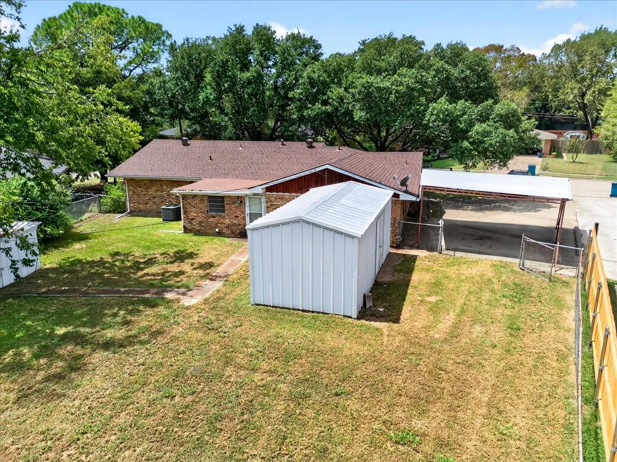 Single Family Residence For Sale in Kaufman County , 1207 Royal Drive, Kaufman, Texas 75142, 3 Bedroom, 2 Bathroom, Garage spaces, 1,698 Sqft, built in 1966, mls#21038350, Real Estate Agent in Kaufman, Homes For Sale in Kaufman county, Homes For Sale in Kaufman, Realtor in Kaufman Texas, Real Estate Brokerage Independent Realty Texas, Luminita Cordes Realtor