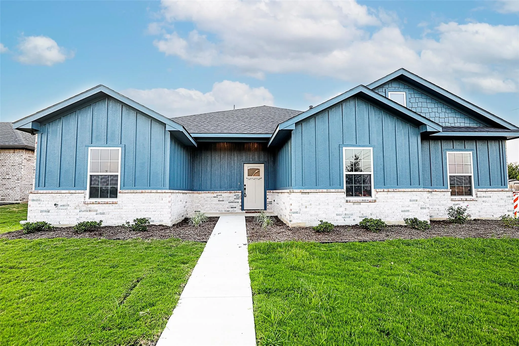 View of front of house featuring a front lawn