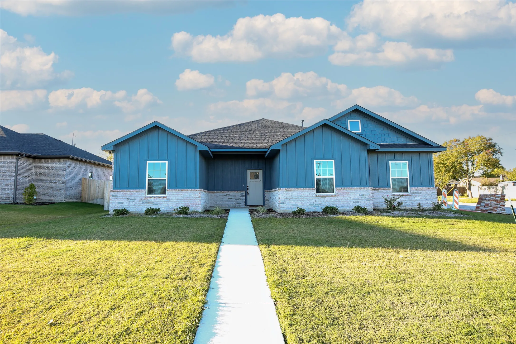 Single Family Residence For Sale in Montague County , 1412 Mason Street, Bowie, Texas 76230, 3 Bedroom, 2 Bathroom, 2 Garage spaces, 1,892 Sqft, built in 2024, New Construction - Incomplete, mls#21042643, Real Estate Agent in Bowie, Homes For Sale in Montague county, Homes For Sale in Bowie, Realtor in Bowie Texas, Real Estate Brokerage Independent Realty Texas, Luminita Cordes Realtor