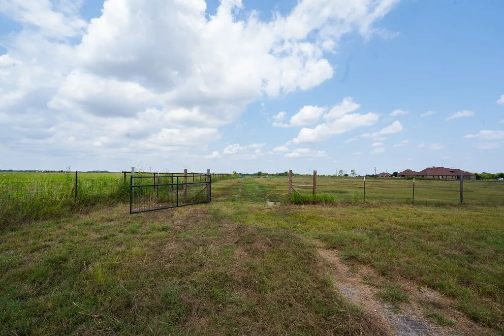 Unimproved Land For Sale in Ellis County , 1901 Hunsucker Road, Red Oak, Texas 75152, 0, 0, Garage spaces, 0 Sqft, built in 0, Price $399,000, mls#21045438, Real Estate Agent in Red Oak, Homes For Sale in Ellis county, Homes For Sale in Red Oak, Realtor in Red Oak Texas, Real Estate Brokerage Independent Realty Texas, Luminita Cordes Realtor