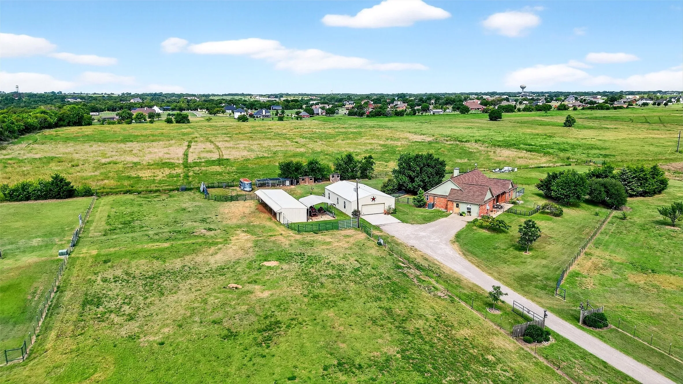 Single Family Residence For Sale in Grayson County , 551 Massey Road, Gunter, Texas 75058, 3 Bedroom, 2 Bathroom, 2 Garage spaces, 1,855 Sqft, built in 1997, Preowned, mls#21046047, Real Estate Agent in Gunter, Homes For Sale in Grayson county, Homes For Sale in Gunter, Realtor in Gunter Texas, Real Estate Brokerage Independent Realty Texas, Luminita Cordes Realtor