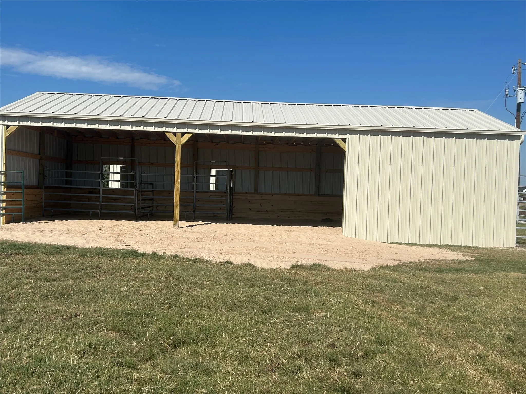 Single Family Residence For Sale in Grayson County , 551 Massey Road, Gunter, Texas 75058, 3 Bedroom, 2 Bathroom, 2 Garage spaces, 1,855 Sqft, built in 1997, Preowned, mls#21046047, Real Estate Agent in Gunter, Homes For Sale in Grayson county, Homes For Sale in Gunter, Realtor in Gunter Texas, Real Estate Brokerage Independent Realty Texas, Luminita Cordes Realtor