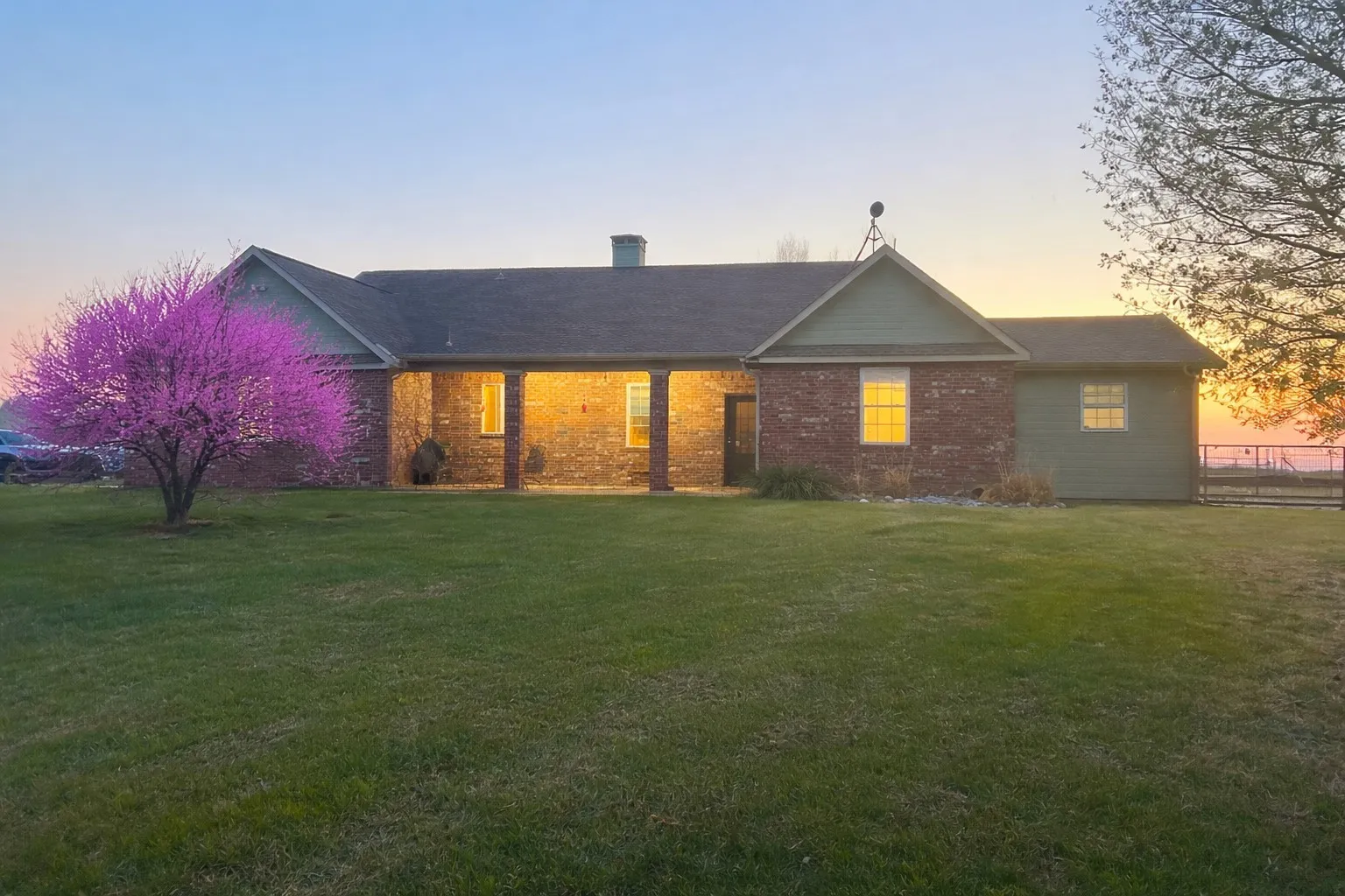 Single Family Residence For Sale in Grayson County , 551 Massey Road, Gunter, Texas 75058, 3 Bedroom, 2 Bathroom, 2 Garage spaces, 1,855 Sqft, built in 1997, Preowned, mls#21046047, Real Estate Agent in Gunter, Homes For Sale in Grayson county, Homes For Sale in Gunter, Realtor in Gunter Texas, Real Estate Brokerage Independent Realty Texas, Luminita Cordes Realtor