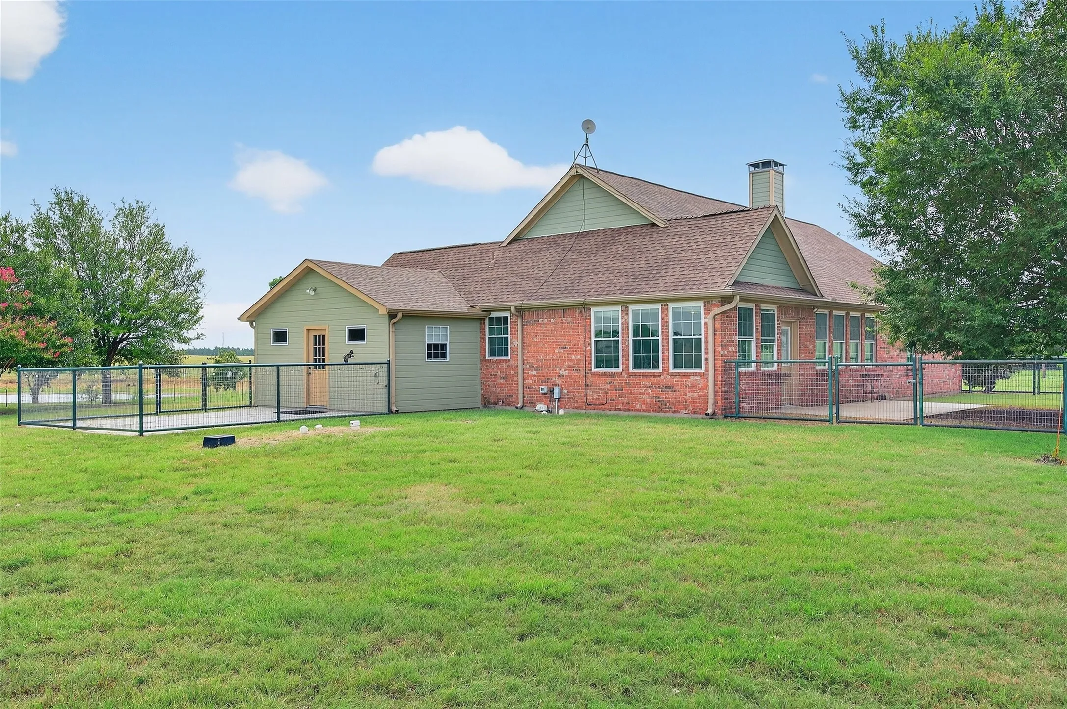 Single Family Residence For Sale in Grayson County , 551 Massey Road, Gunter, Texas 75058, 3 Bedroom, 2 Bathroom, 2 Garage spaces, 1,855 Sqft, built in 1997, Preowned, mls#21046047, Real Estate Agent in Gunter, Homes For Sale in Grayson county, Homes For Sale in Gunter, Realtor in Gunter Texas, Real Estate Brokerage Independent Realty Texas, Luminita Cordes Realtor