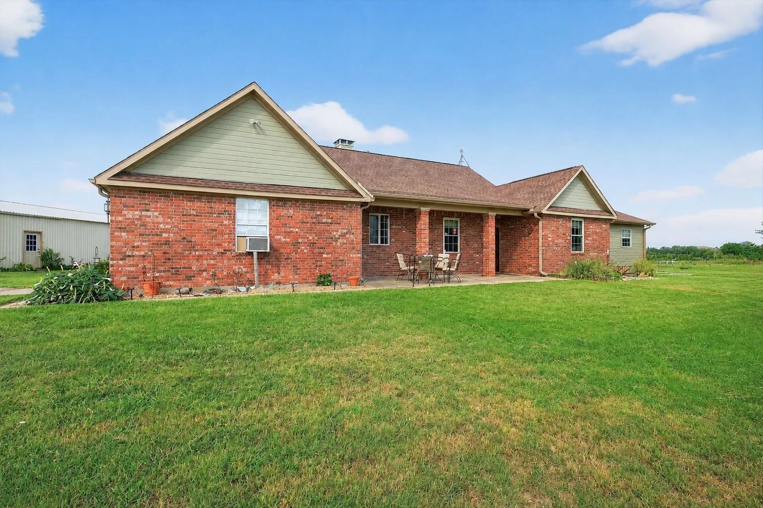 Single Family Residence For Sale in Grayson County , 551 Massey Road, Gunter, Texas 75058, 3 Bedroom, 2 Bathroom, 2 Garage spaces, 1,855 Sqft, built in 1997, Preowned, mls#21046047, Real Estate Agent in Gunter, Homes For Sale in Grayson county, Homes For Sale in Gunter, Realtor in Gunter Texas, Real Estate Brokerage Independent Realty Texas, Luminita Cordes Realtor