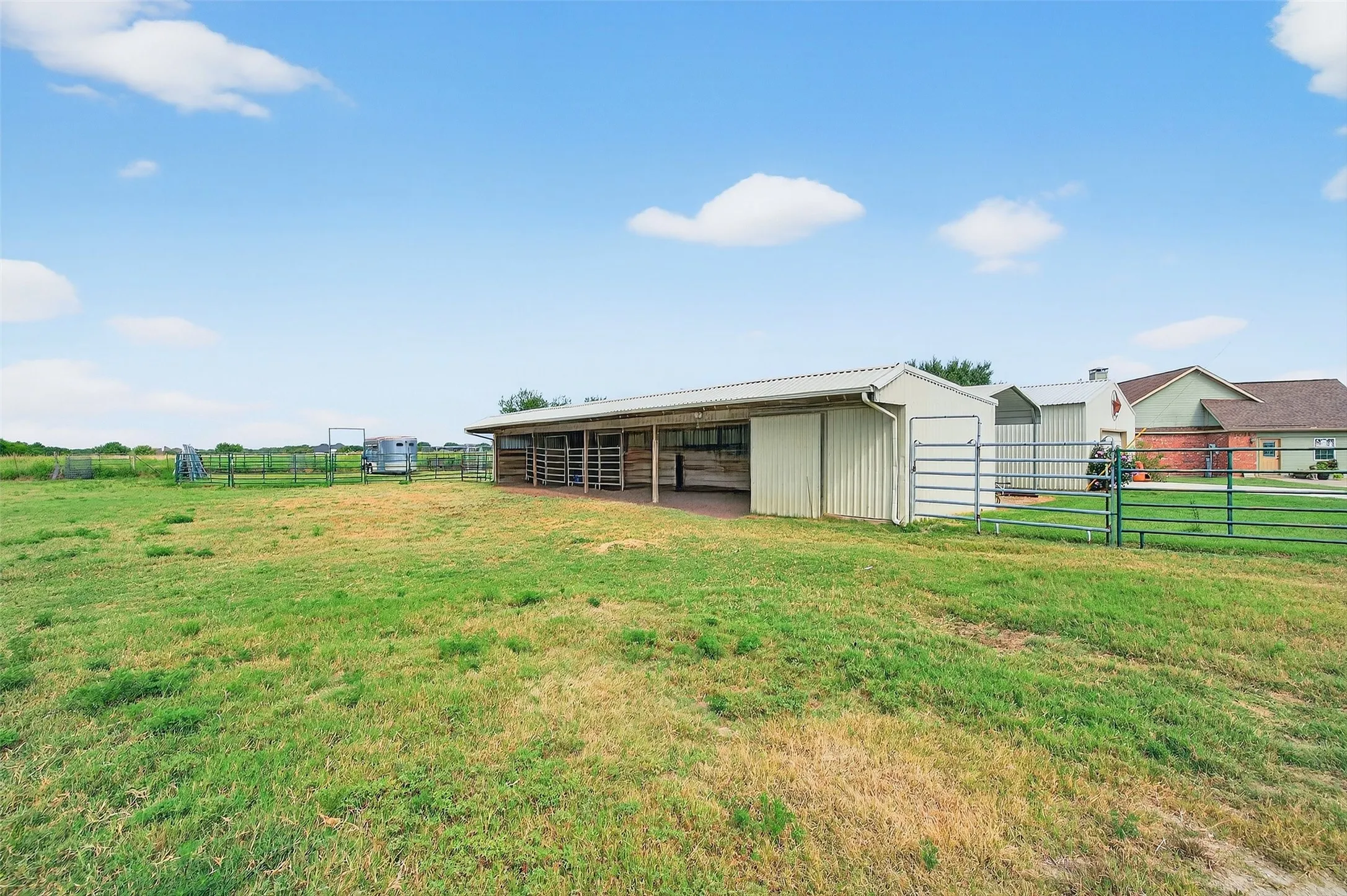 Single Family Residence For Sale in Grayson County , 551 Massey Road, Gunter, Texas 75058, 3 Bedroom, 2 Bathroom, 2 Garage spaces, 1,855 Sqft, built in 1997, Preowned, mls#21046047, Real Estate Agent in Gunter, Homes For Sale in Grayson county, Homes For Sale in Gunter, Realtor in Gunter Texas, Real Estate Brokerage Independent Realty Texas, Luminita Cordes Realtor
