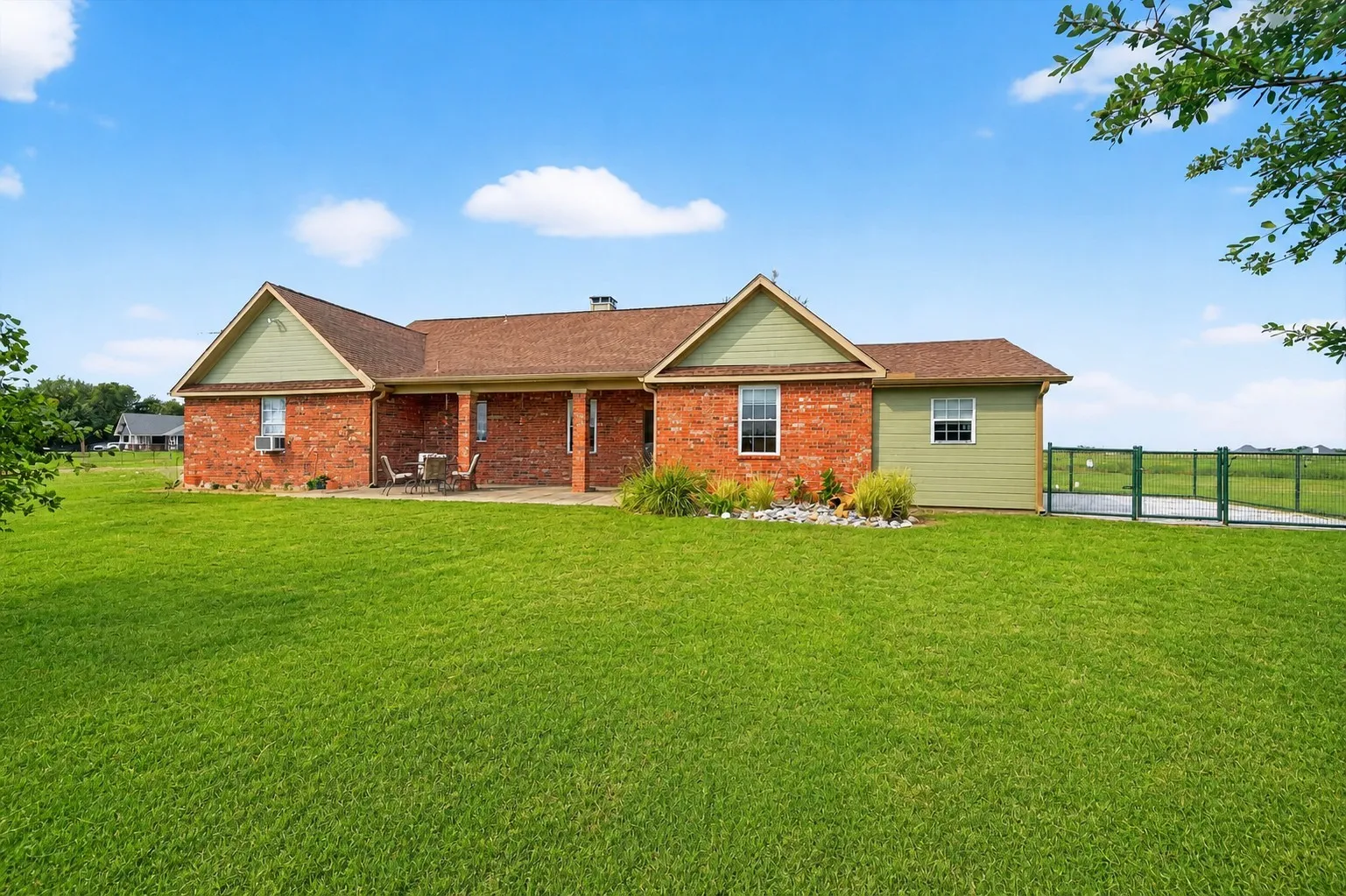 Single Family Residence For Sale in Grayson County , 551 Massey Road, Gunter, Texas 75058, 3 Bedroom, 2 Bathroom, 2 Garage spaces, 1,855 Sqft, built in 1997, Preowned, mls#21046047, Real Estate Agent in Gunter, Homes For Sale in Grayson county, Homes For Sale in Gunter, Realtor in Gunter Texas, Real Estate Brokerage Independent Realty Texas, Luminita Cordes Realtor