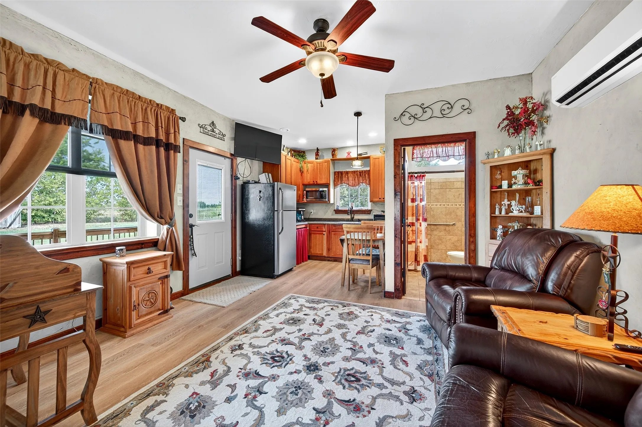 Single Family Residence For Sale in Grayson County , 551 Massey Road, Gunter, Texas 75058, 3 Bedroom, 2 Bathroom, 2 Garage spaces, 1,855 Sqft, built in 1997, Preowned, mls#21046047, Real Estate Agent in Gunter, Homes For Sale in Grayson county, Homes For Sale in Gunter, Realtor in Gunter Texas, Real Estate Brokerage Independent Realty Texas, Luminita Cordes Realtor